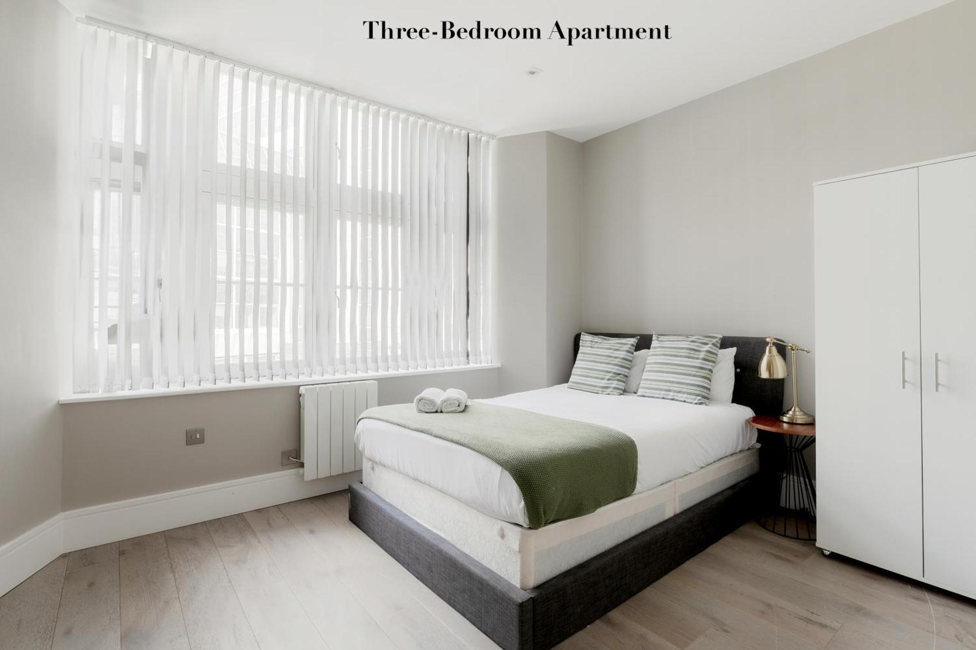 Superb Opposite Edgware Road Station Apartment *