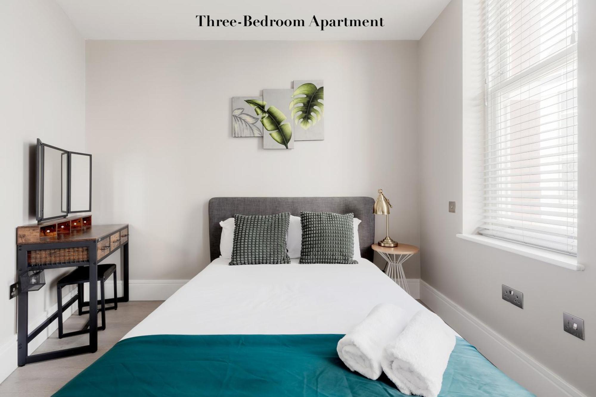 Superb Opposite Edgware Road Station *