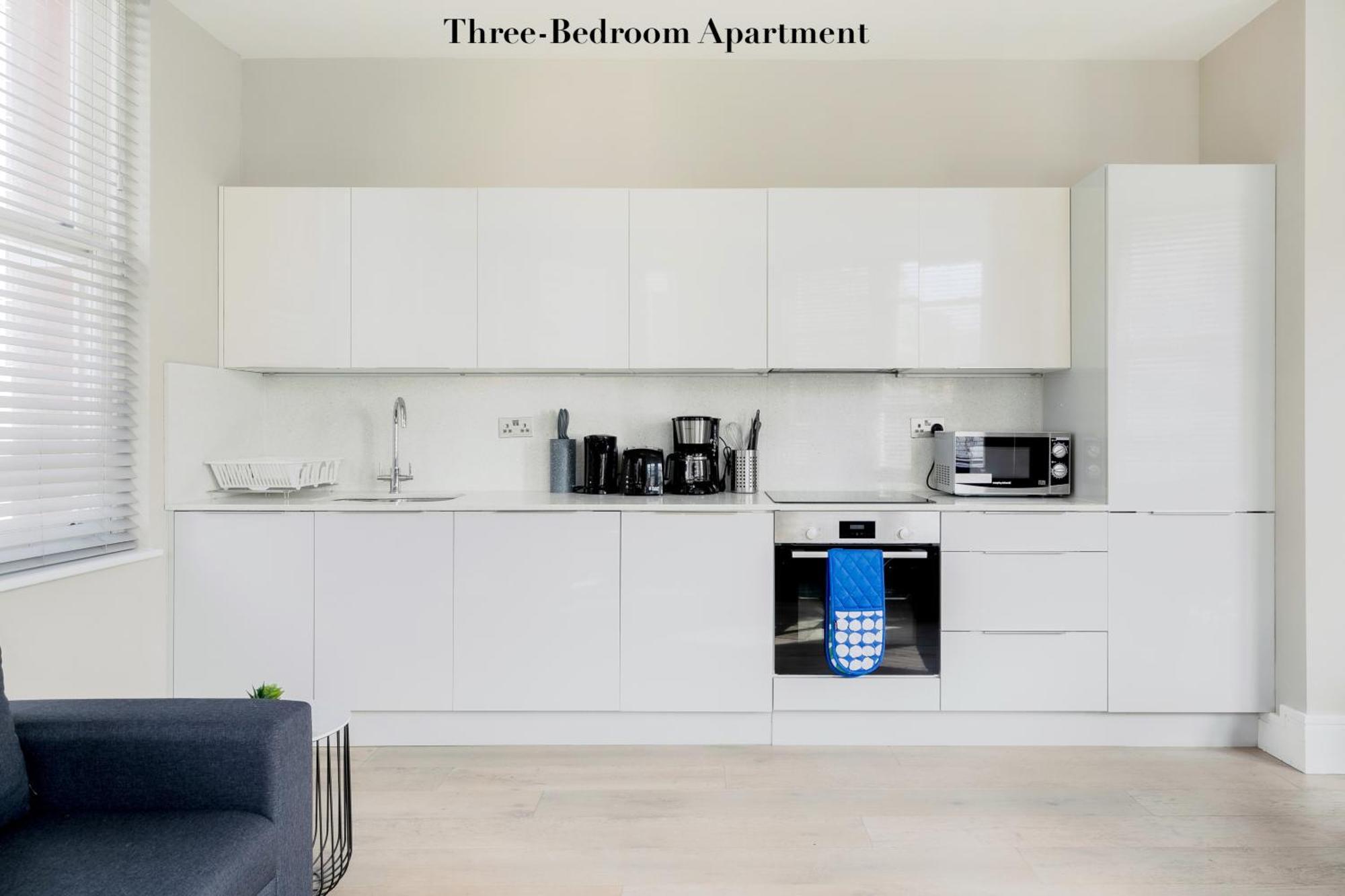 Superb Opposite Edgware Road Station Apartment London