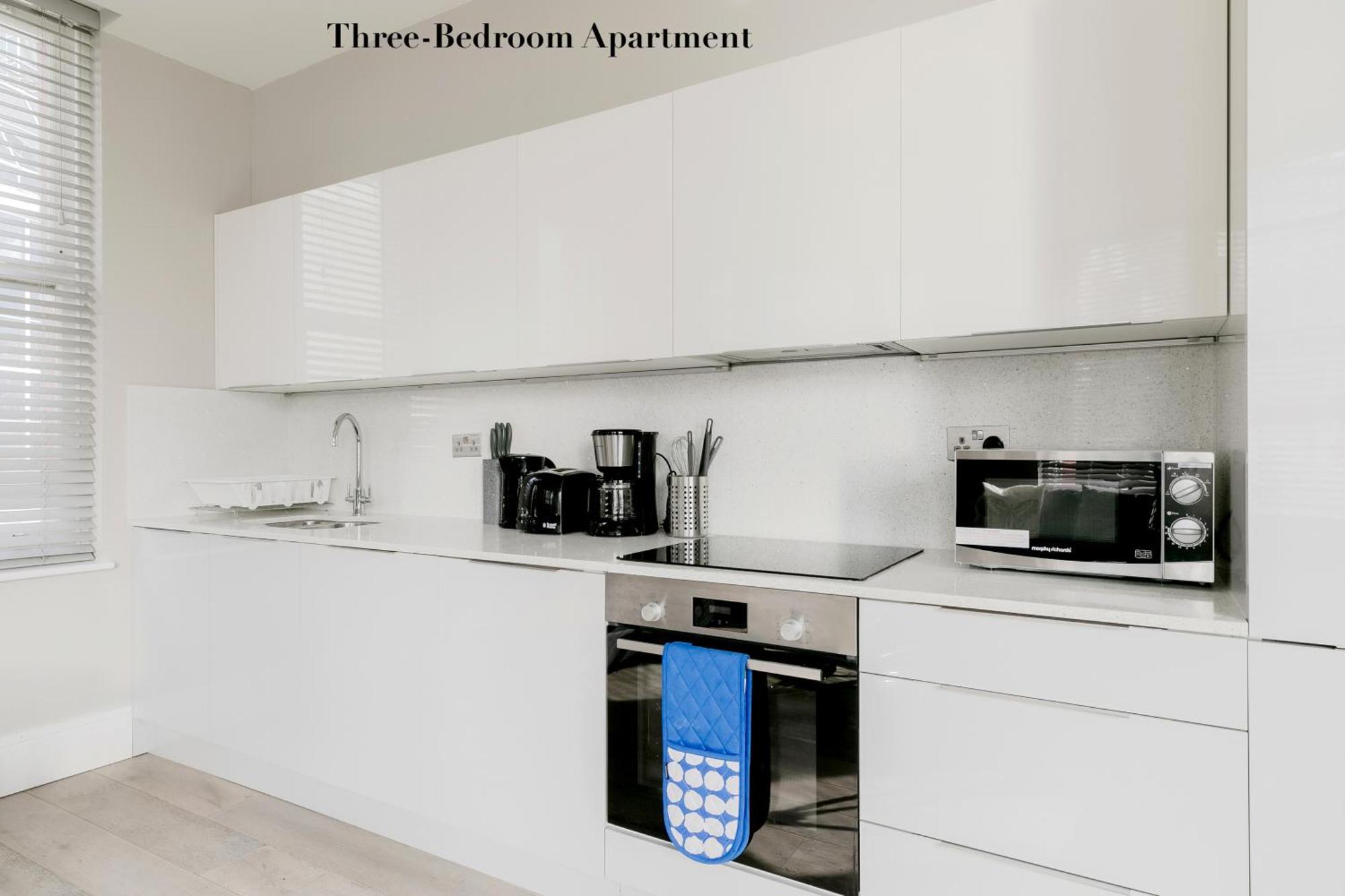 Superb Opposite Edgware Road Station *