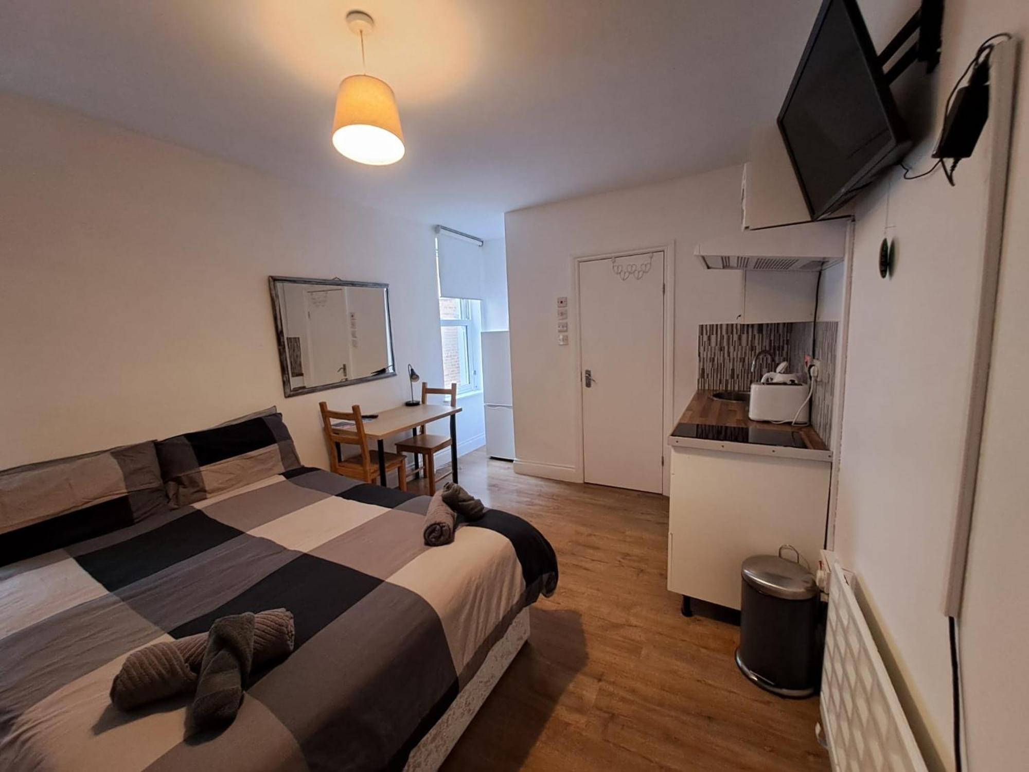 Private Self-contained Studio Close To Hampstead, Golders Green & Camden Town * London