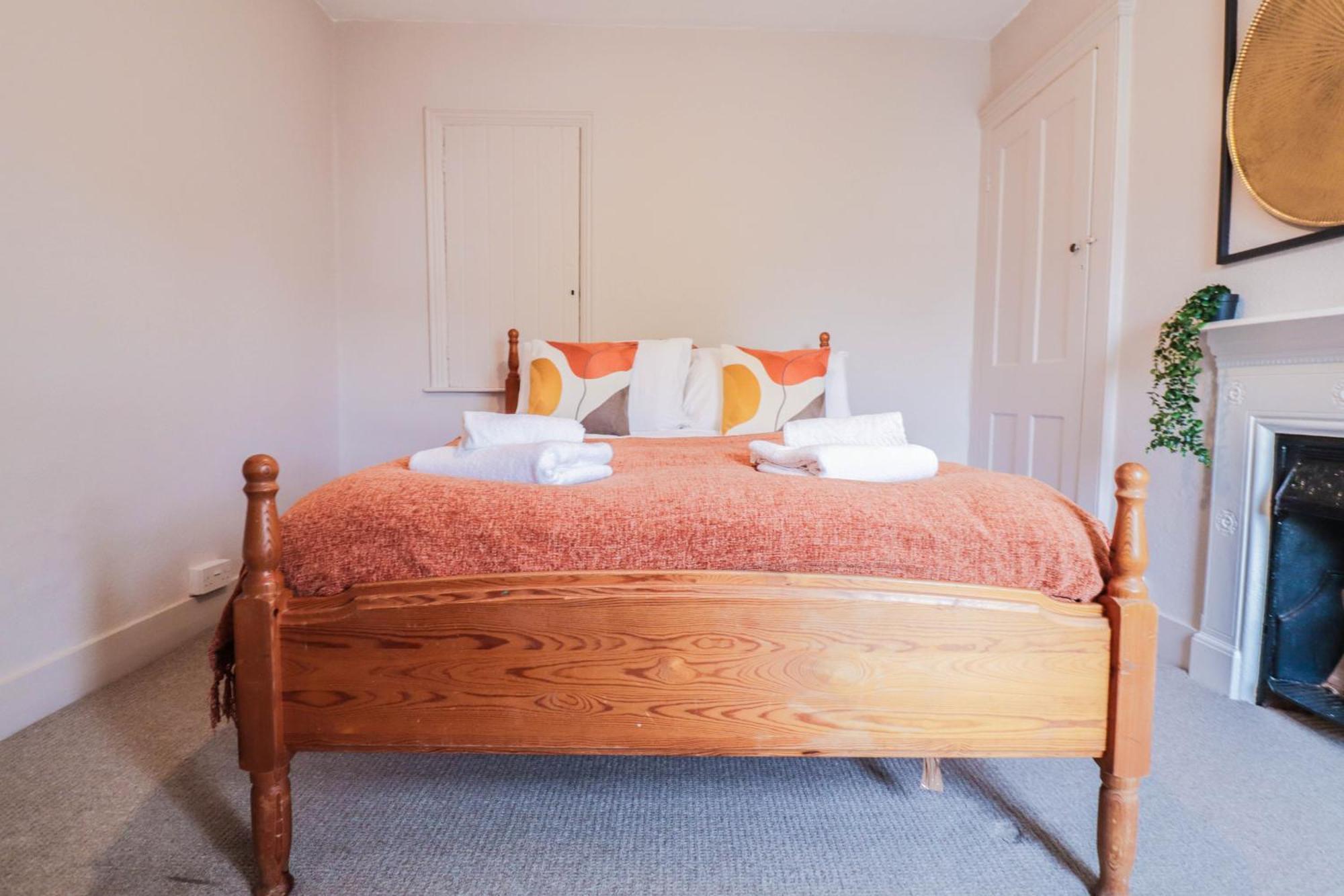 Stunning 5 Bed House In Clapham - Free Wifi! London