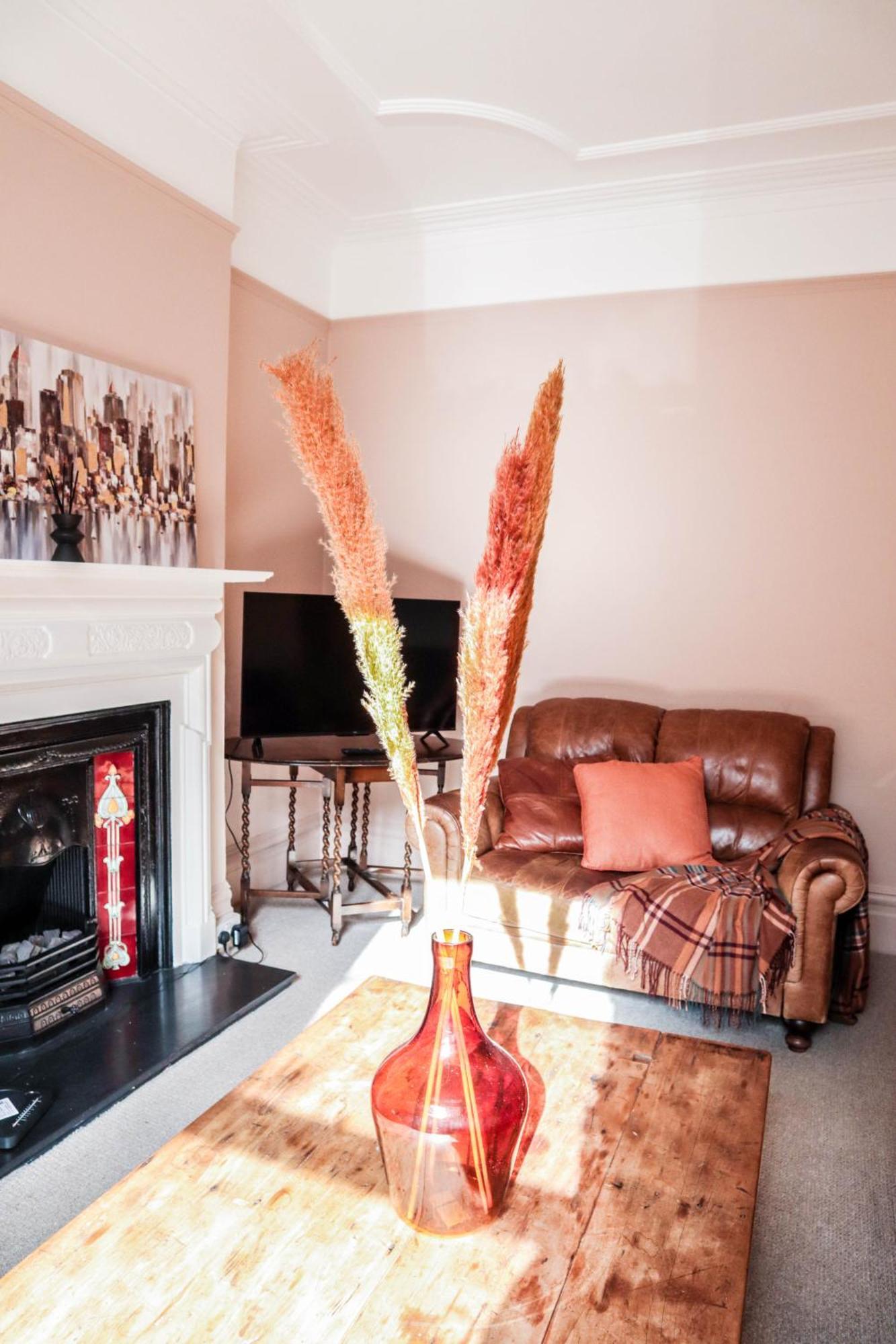 Holiday home Stunning 5 Bed House In Clapham - Free Wifi! *