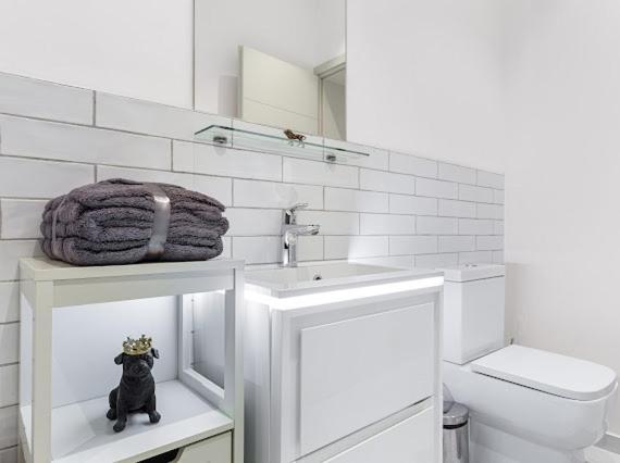 Harley Street Luxury Snug