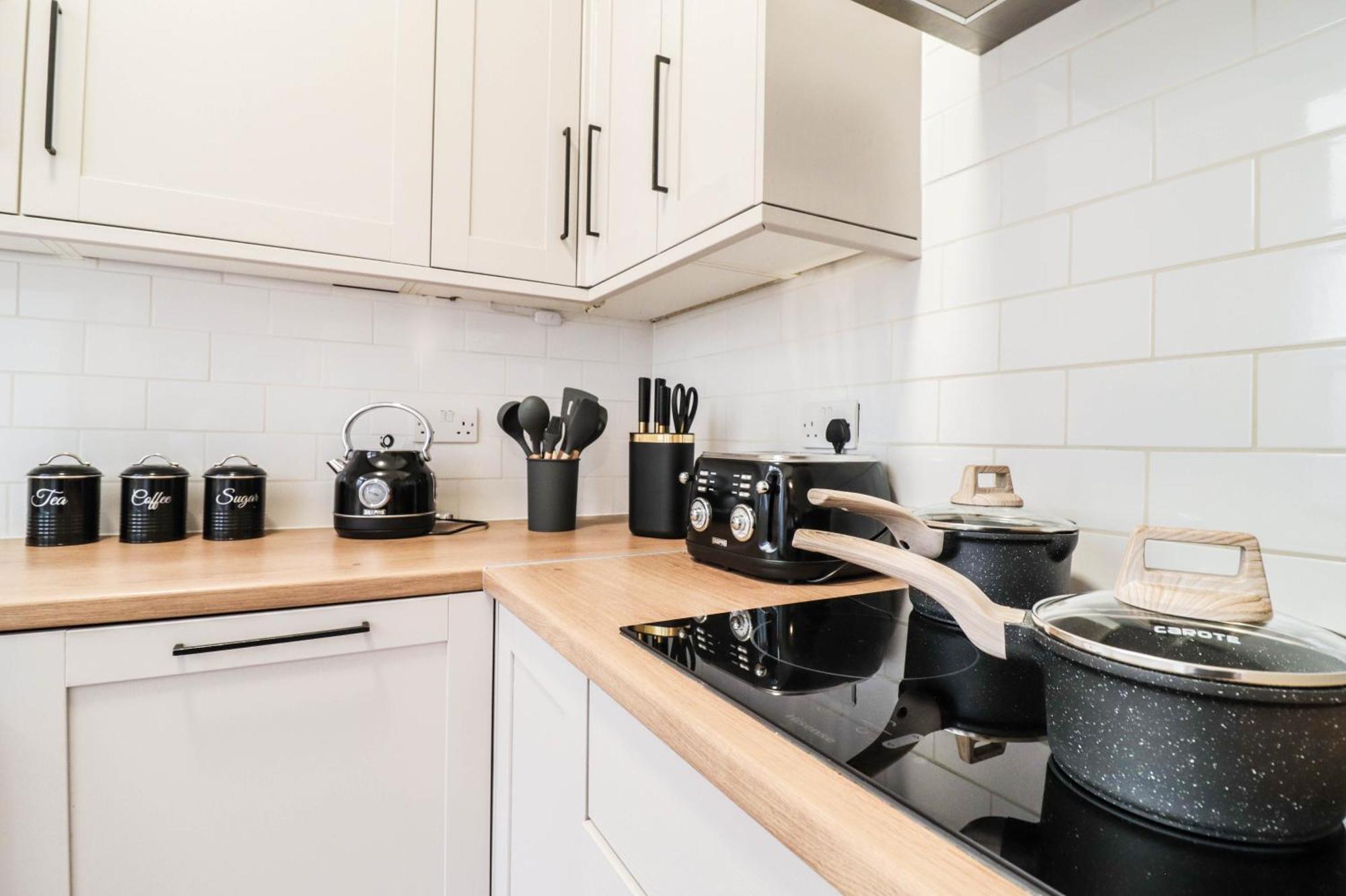 Stunning 5 Bed House In Clapham - Free Wifi! * London