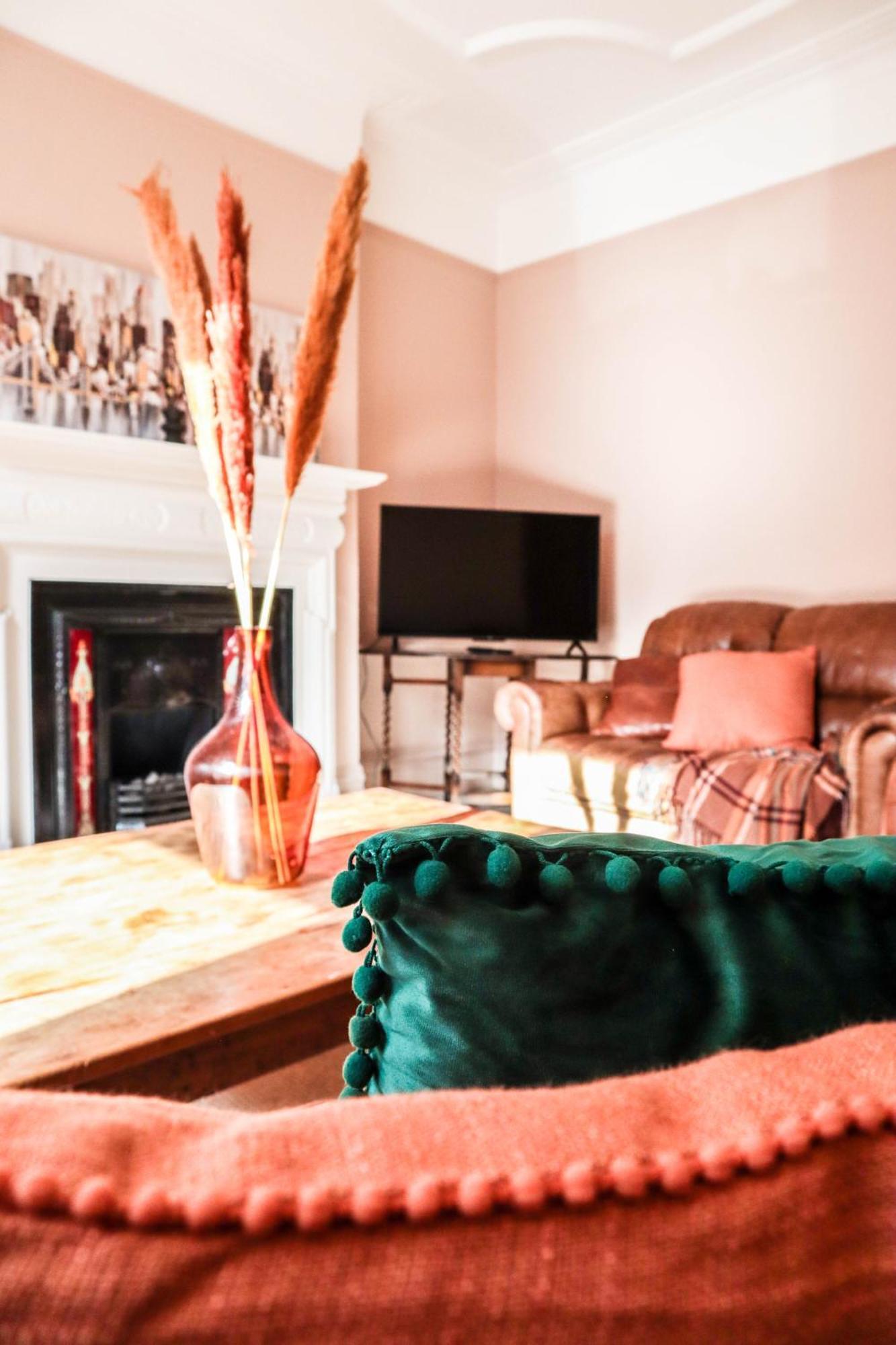 Stunning 5 Bed House In Clapham - Free Wifi! * London