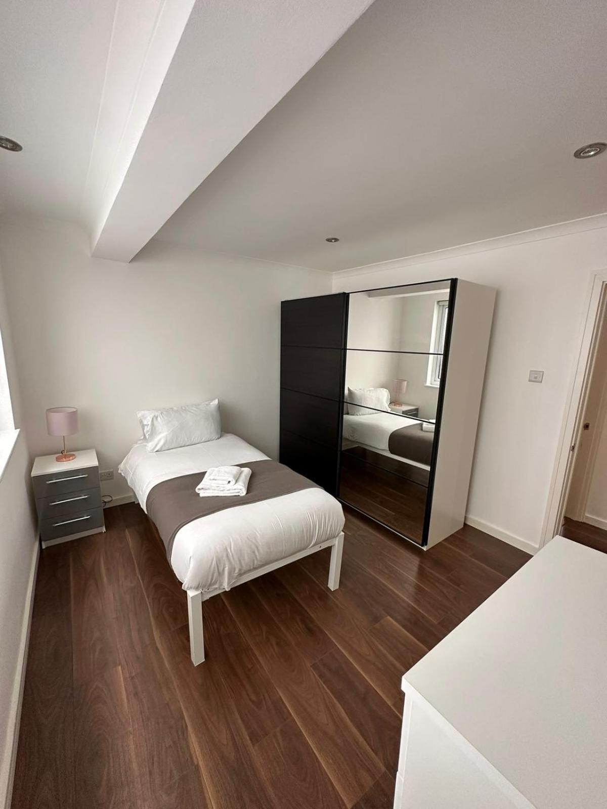 Barbican Pad By Condokeeper