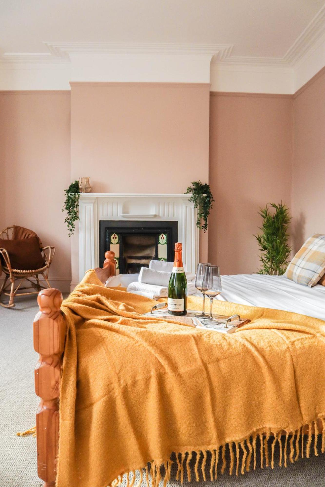 Holiday home Stunning 5 Bed House In Clapham - Free Wifi!