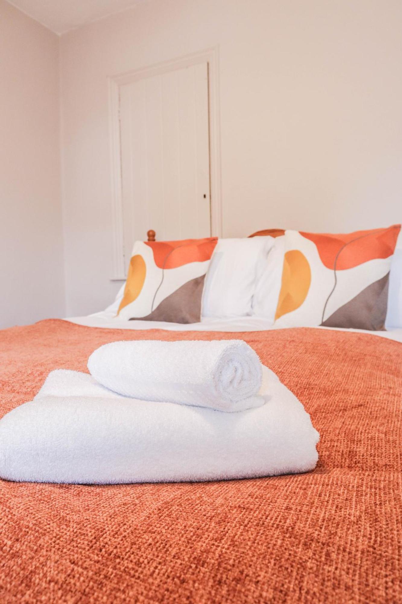 Stunning 5 Bed House In Clapham - Free Wifi! Holiday home *