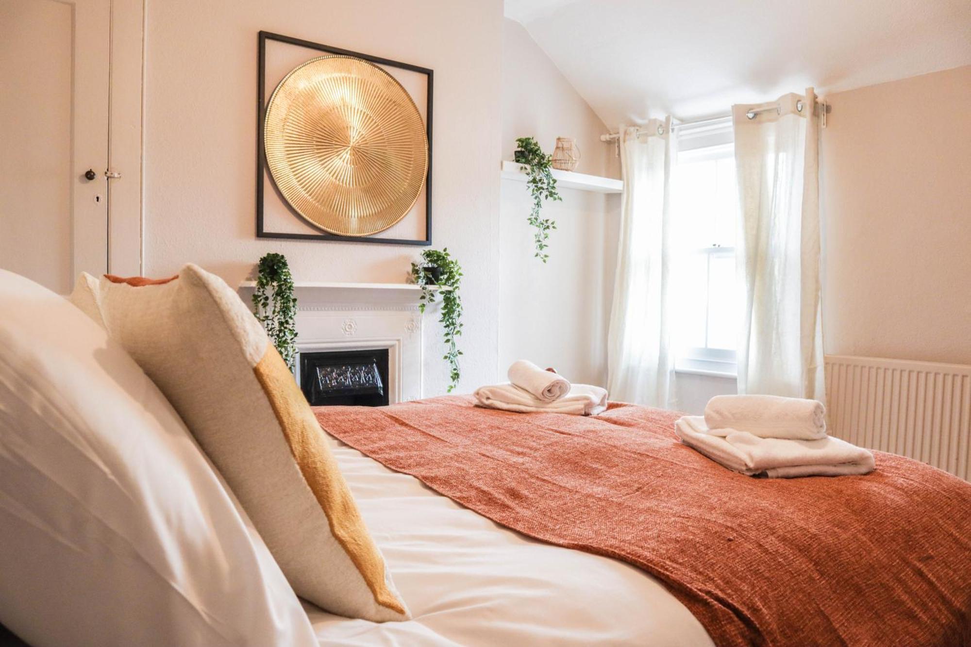 Stunning 5 Bed House In Clapham - Free Wifi! Holiday home London