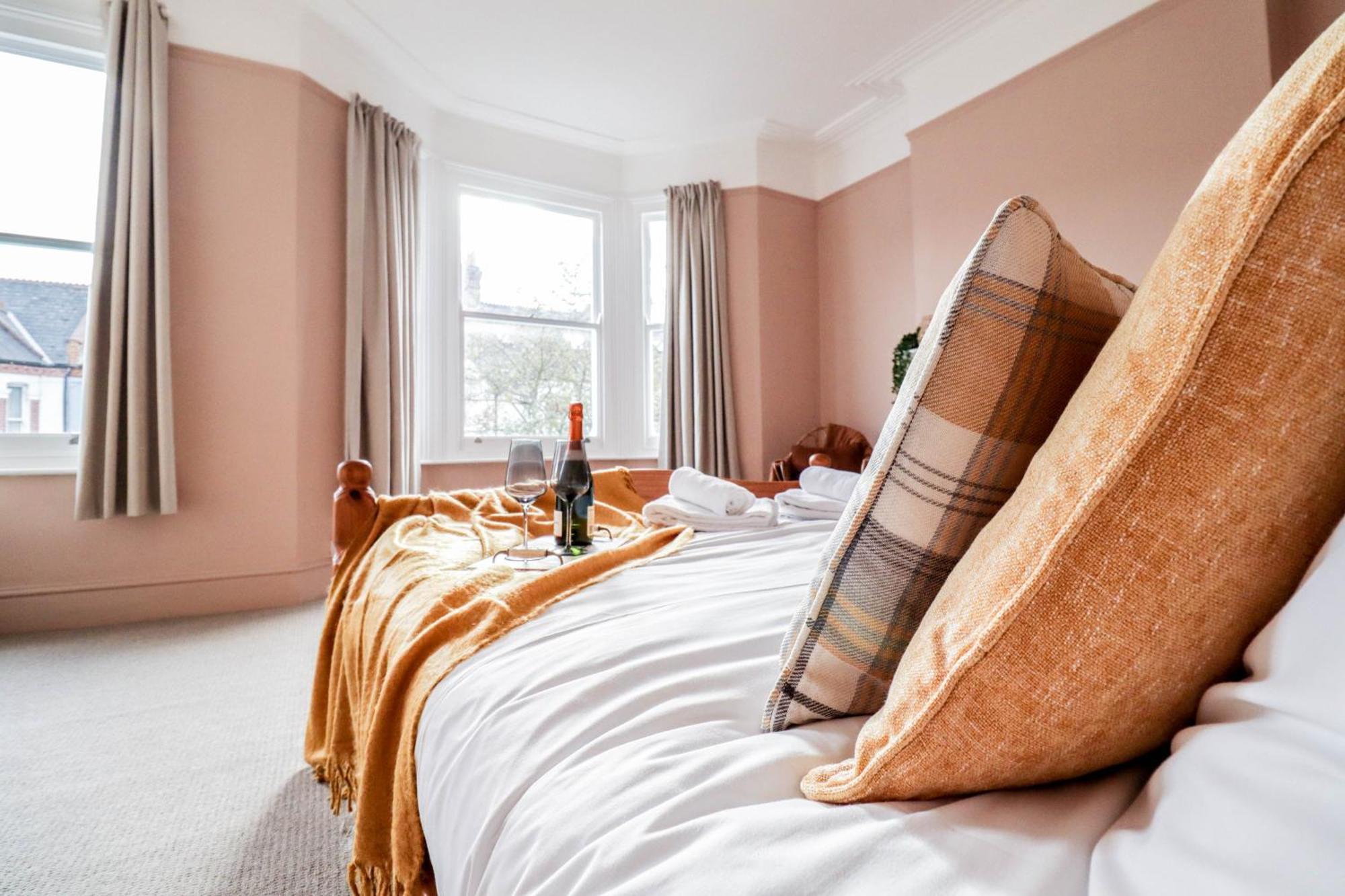 Stunning 5 Bed House In Clapham - Free Wifi! Holiday home *