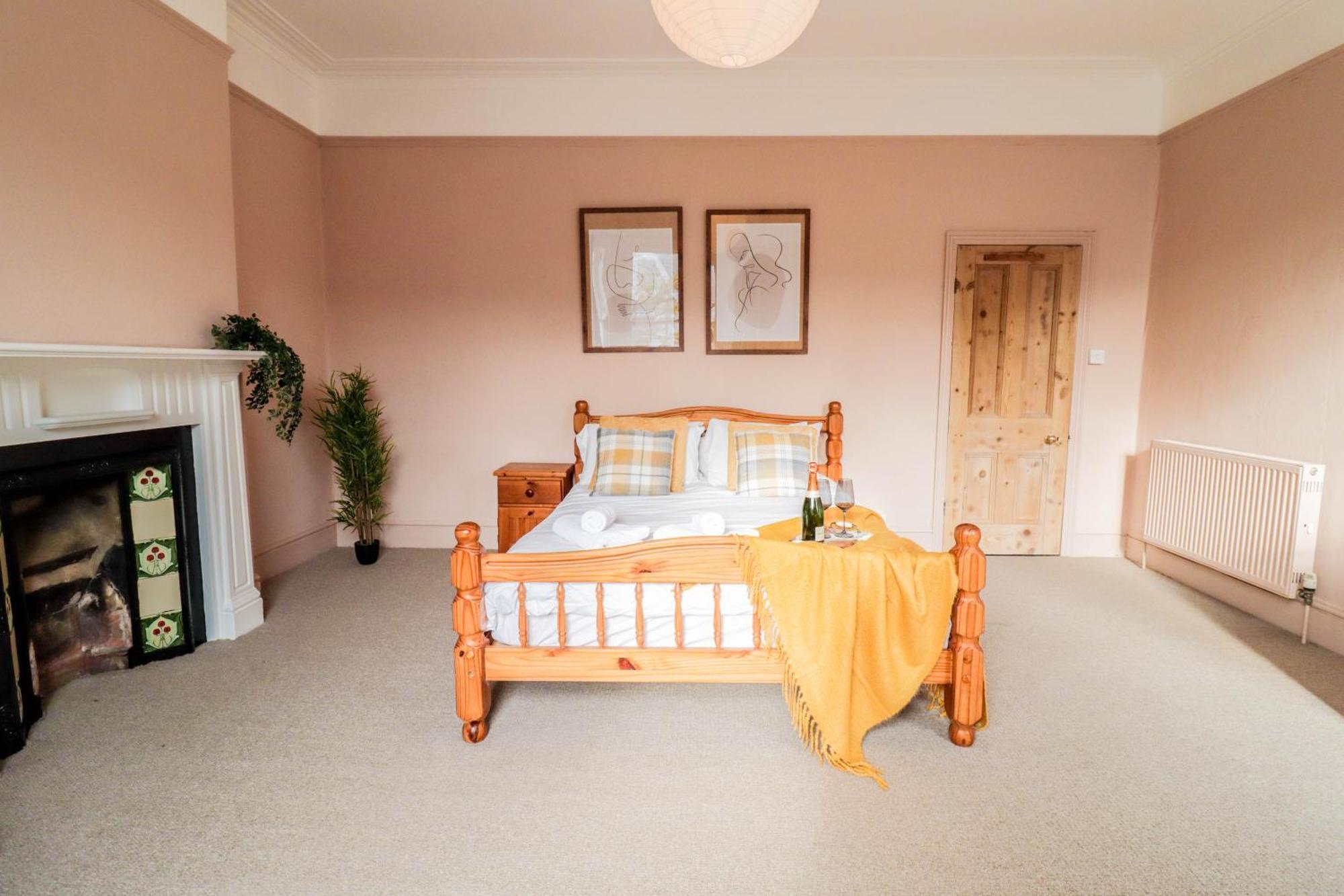 Stunning 5 Bed House In Clapham - Free Wifi! * London