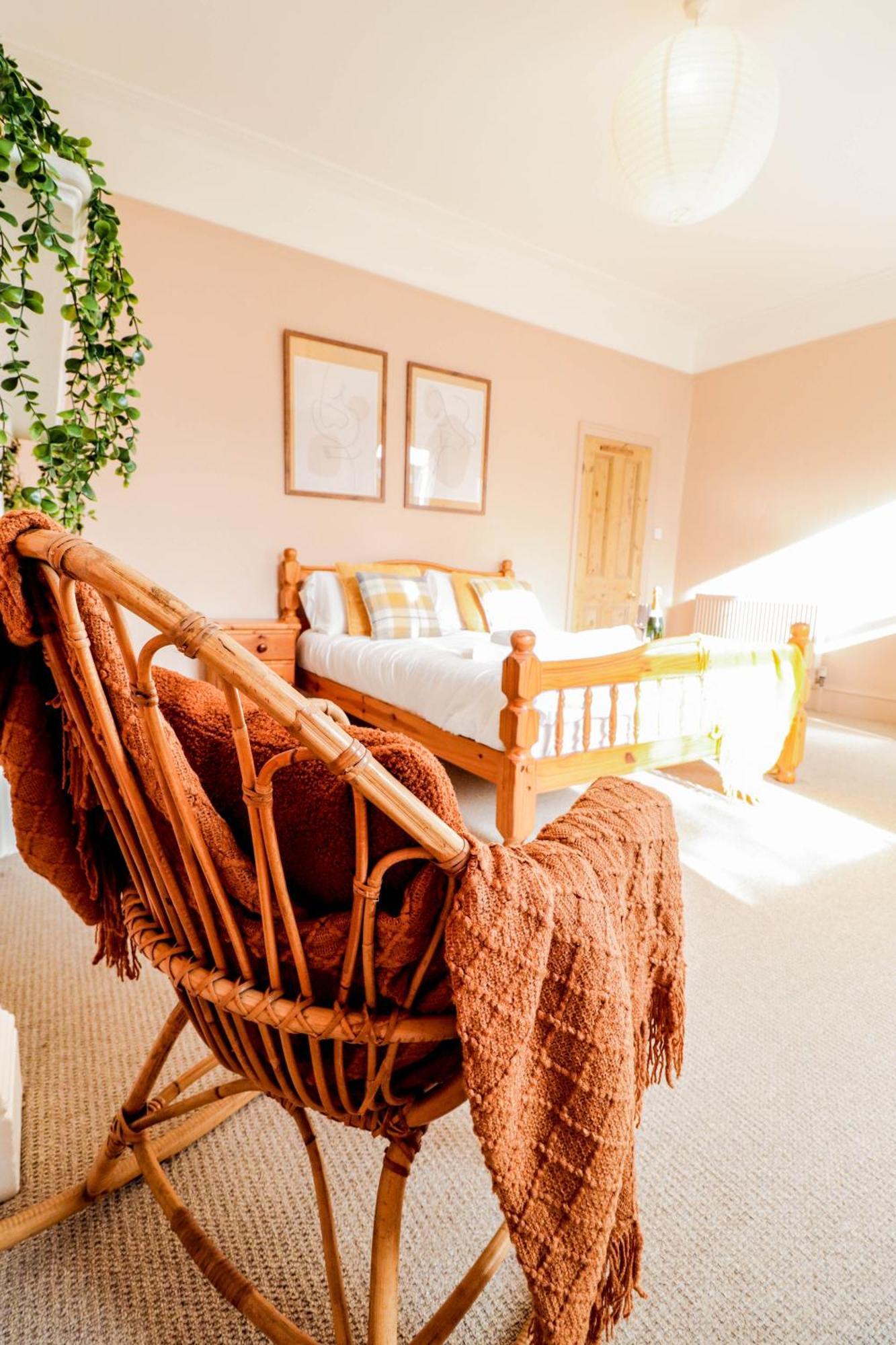 Holiday home Stunning 5 Bed House In Clapham - Free Wifi! *