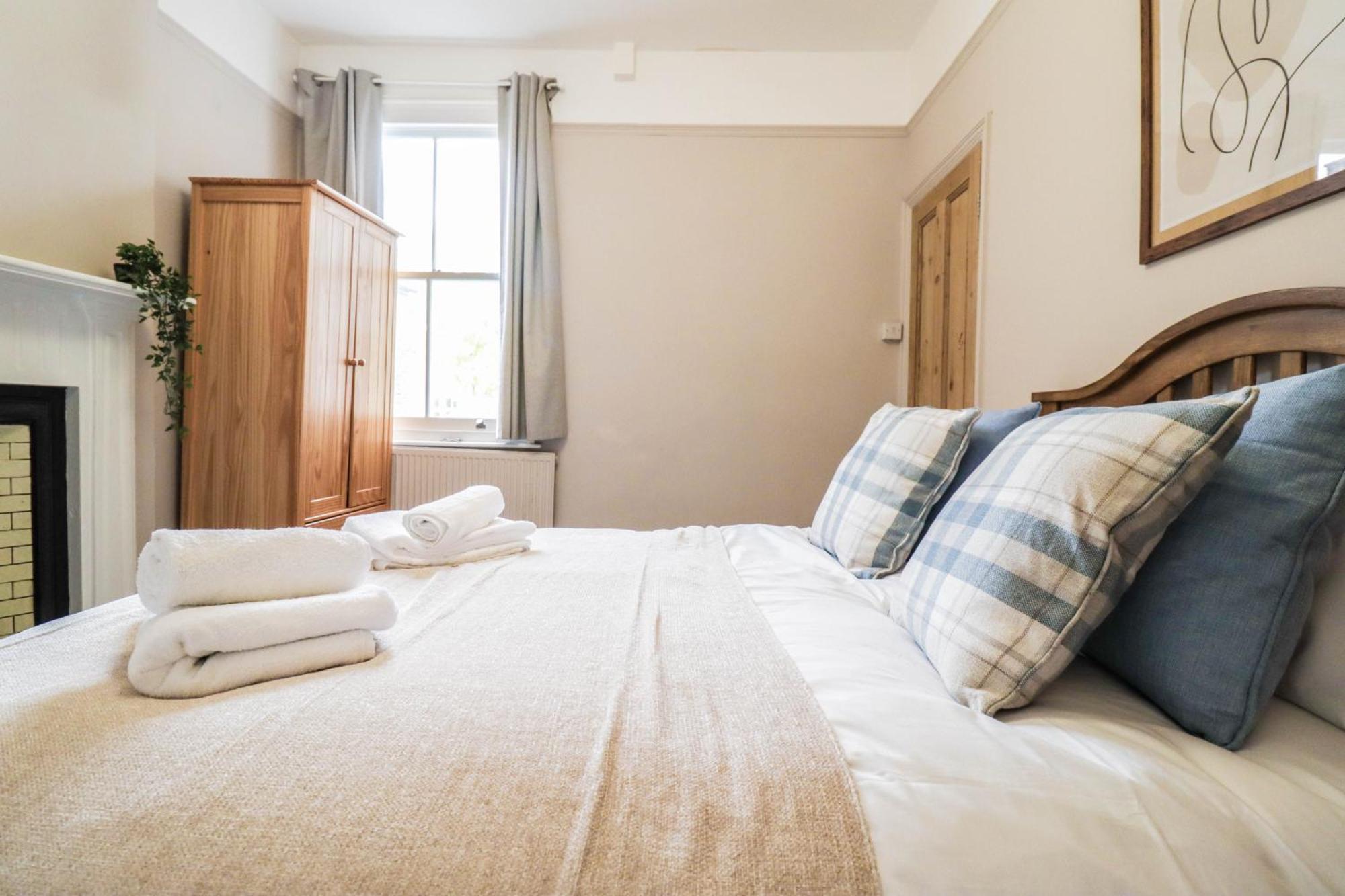 Stunning 5 Bed House In Clapham - Free Wifi! London