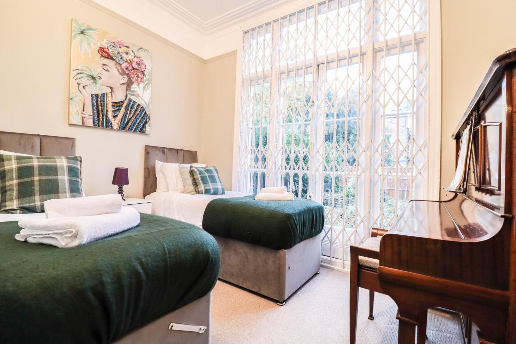 Stunning 5 Bed House In Clapham - Free Wifi! Holiday home