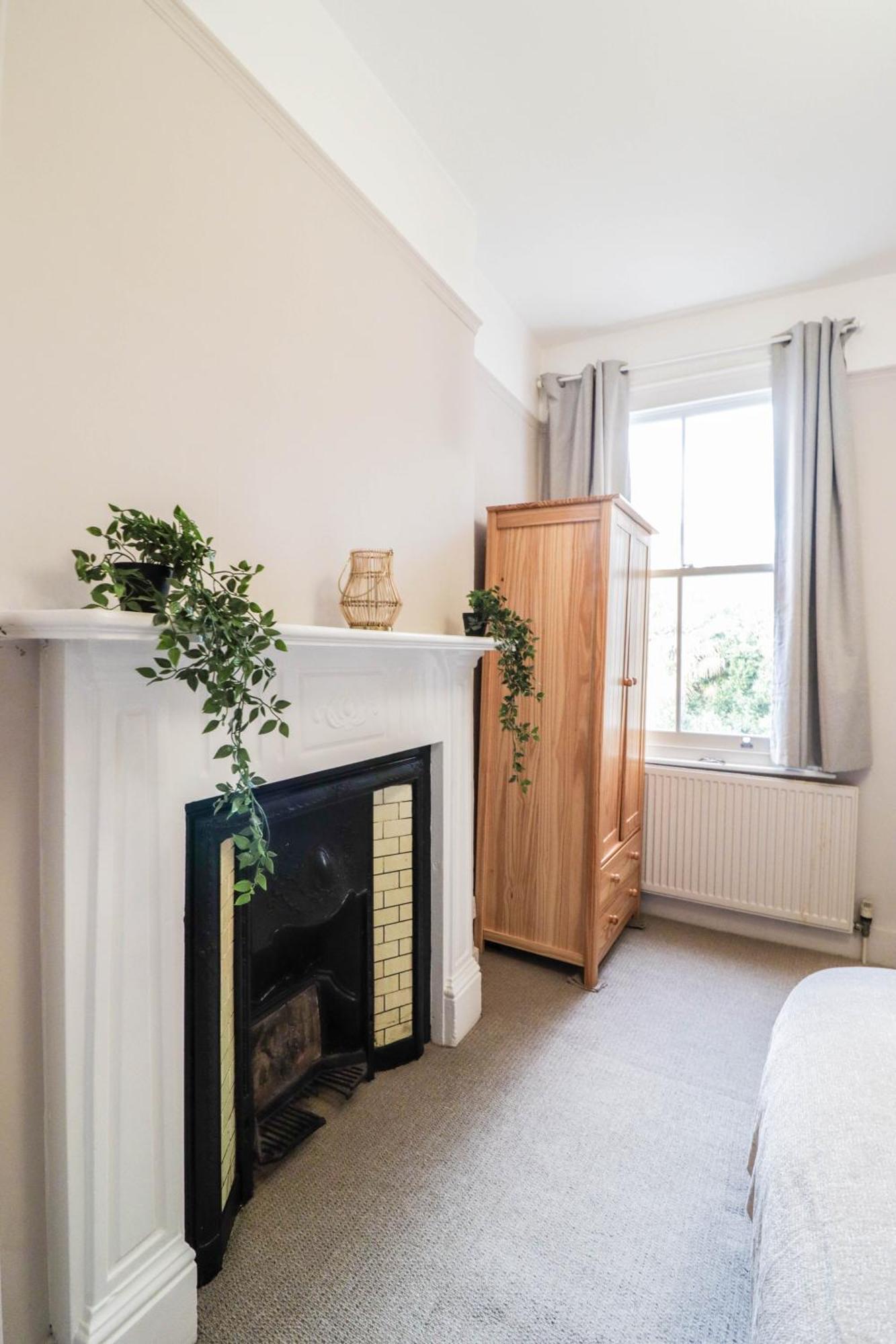 Stunning 5 Bed House In Clapham - Free Wifi!