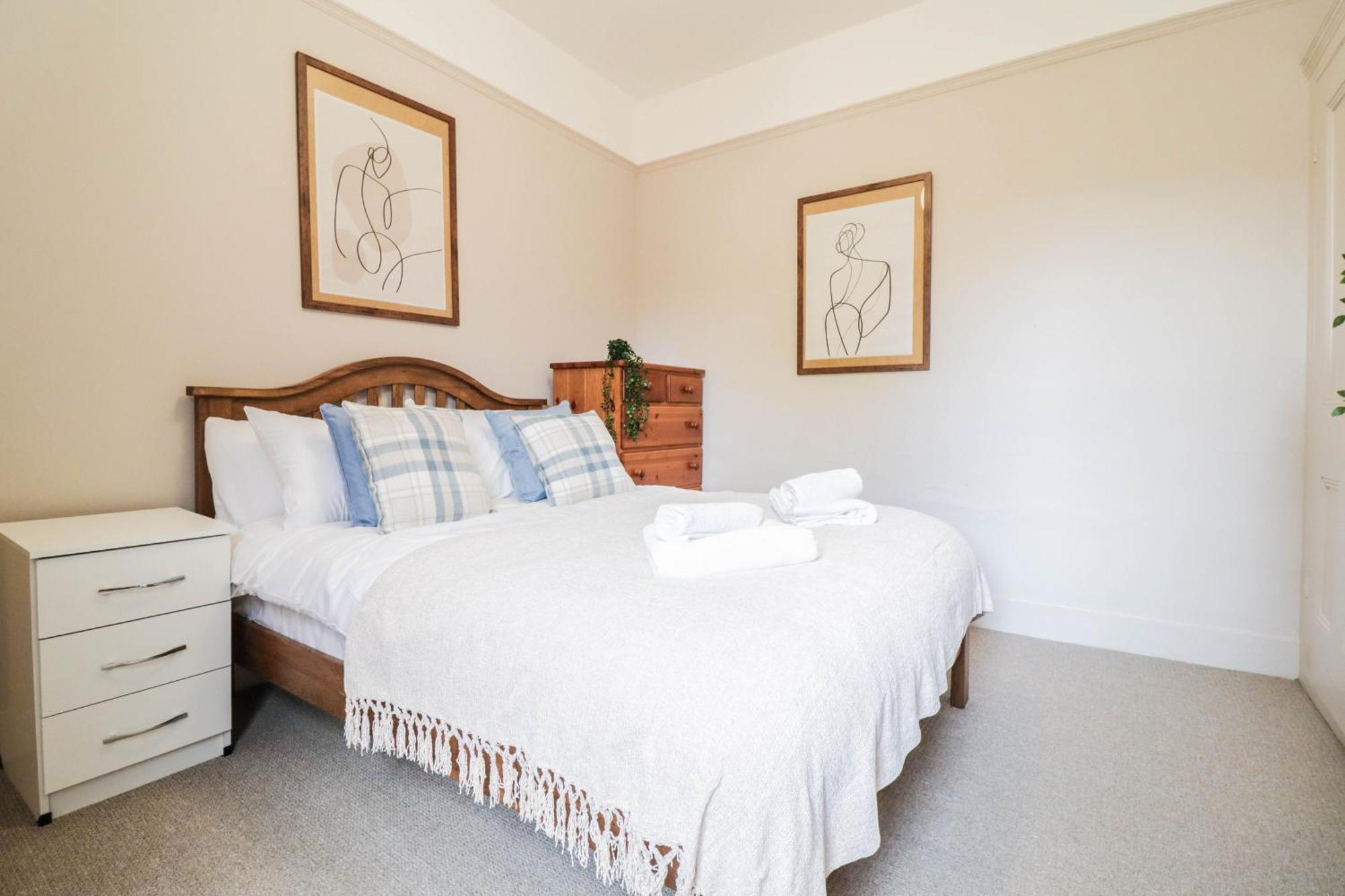 Stunning 5 Bed House In Clapham - Free Wifi! Holiday home London