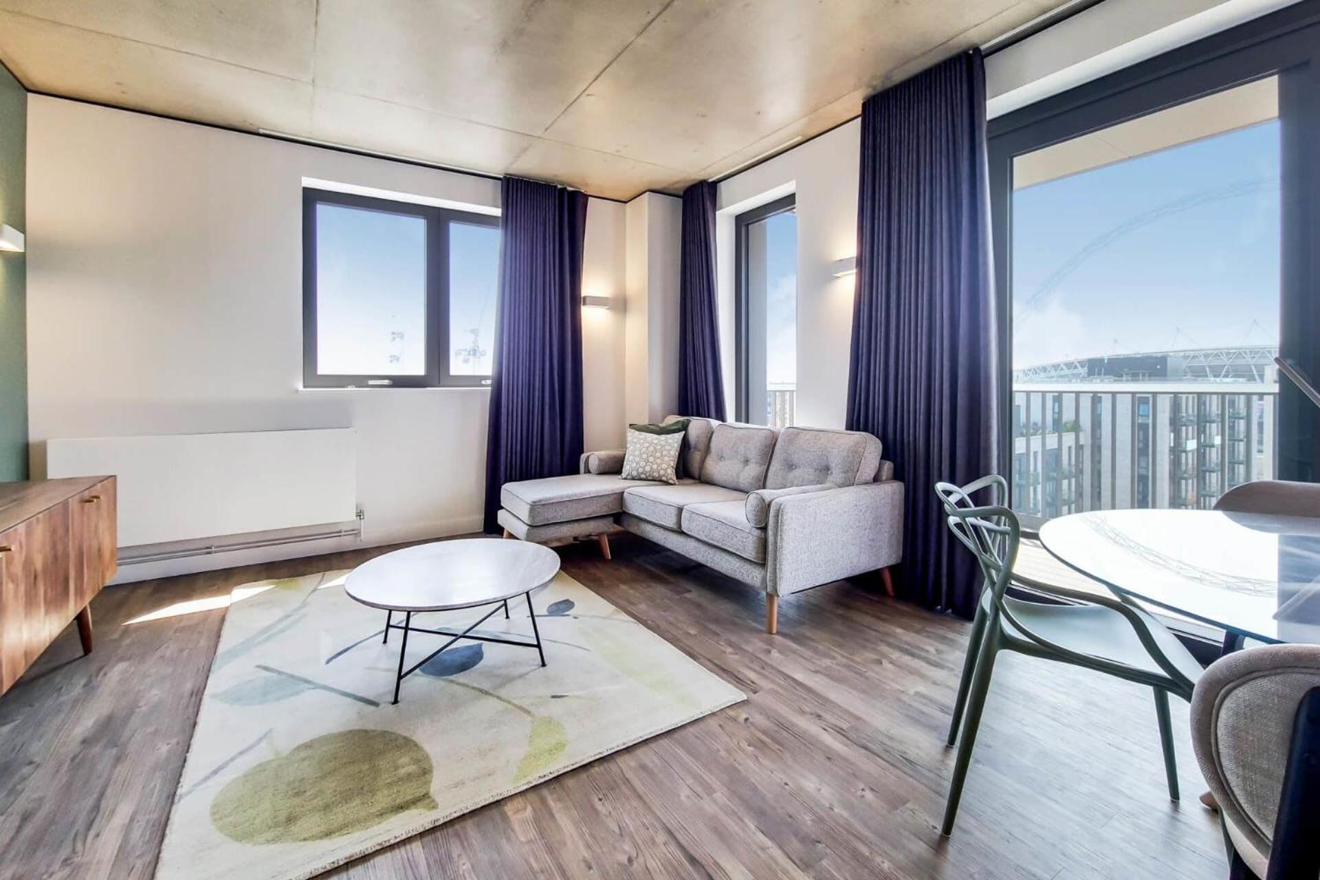 Botanical-inspired At Repton Gardens Right In The Heart Of Wembley Park Apartment *