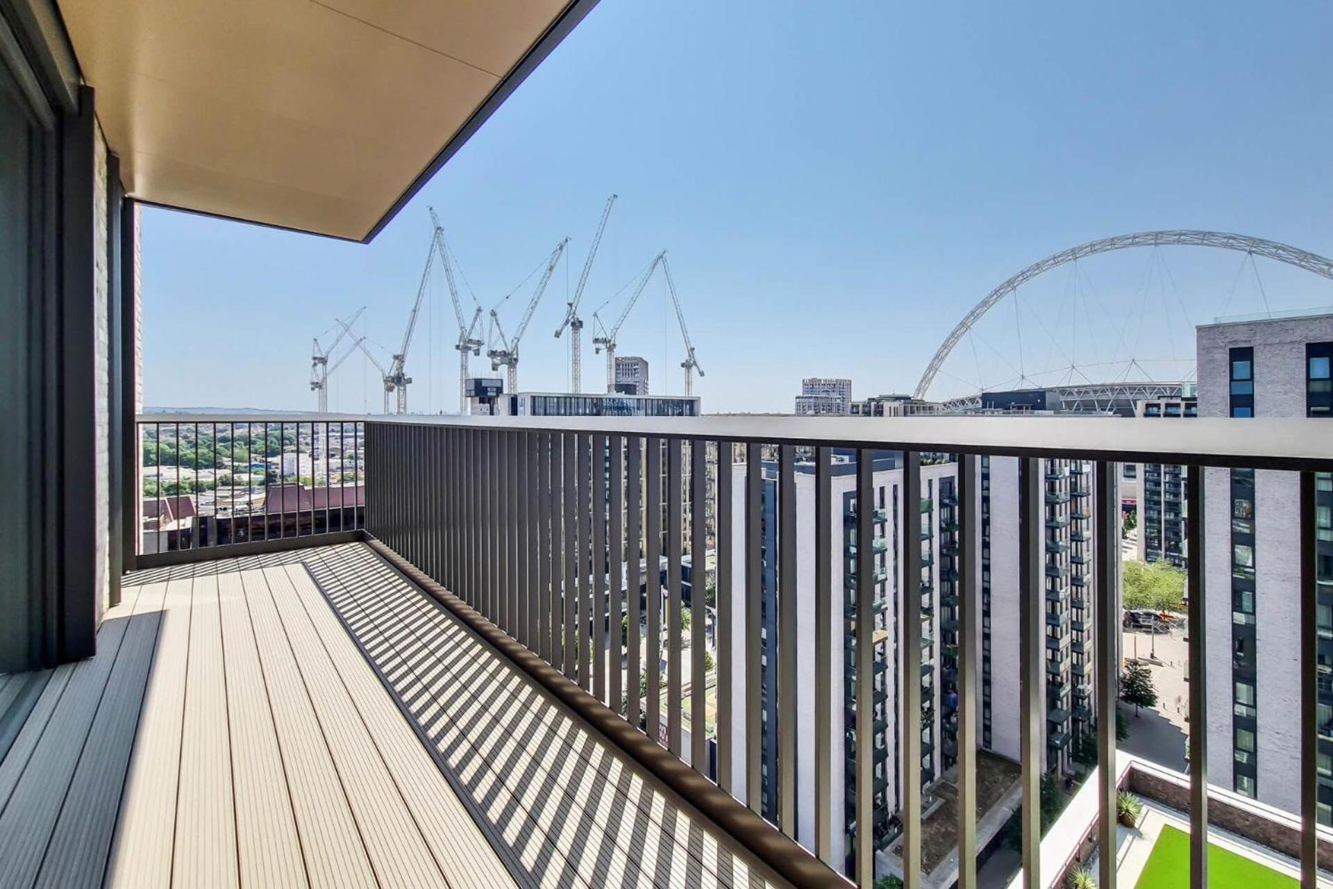 Botanical-inspired At Repton Gardens Right In The Heart Of Wembley Park * London