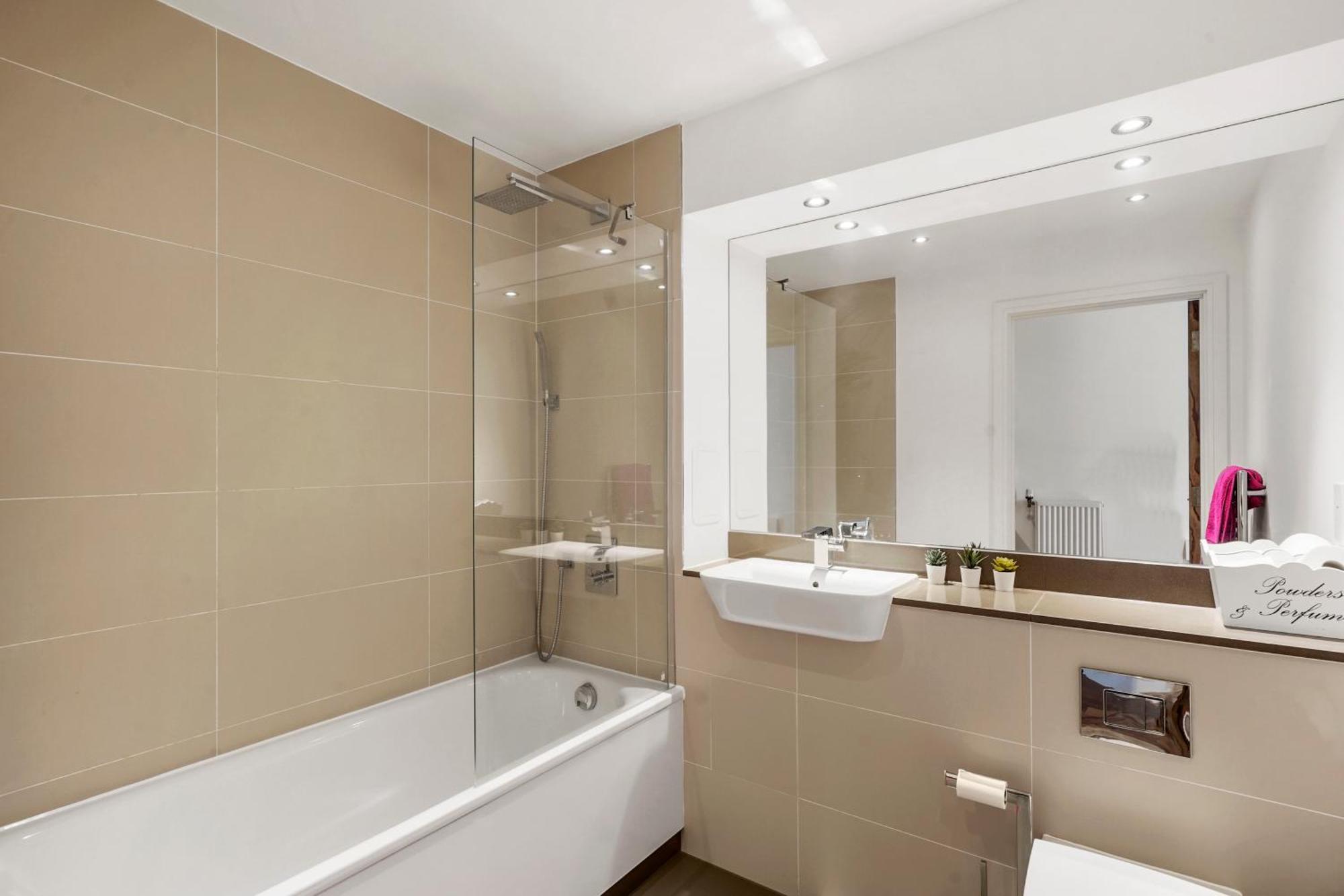 Entire 1 Bedroom Short Term & Flexible Renting Canary Wharf With Free Wifi