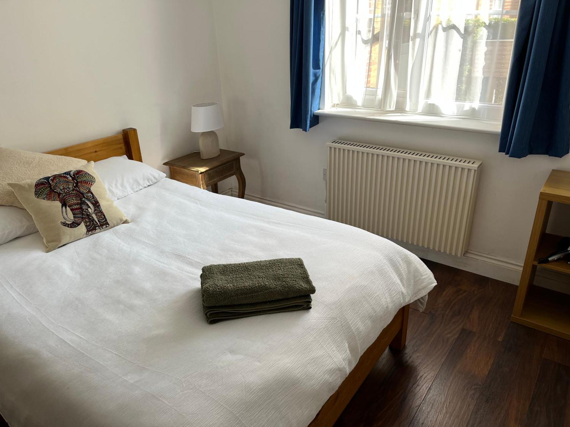 Comfortable Two Bedroom Modern *