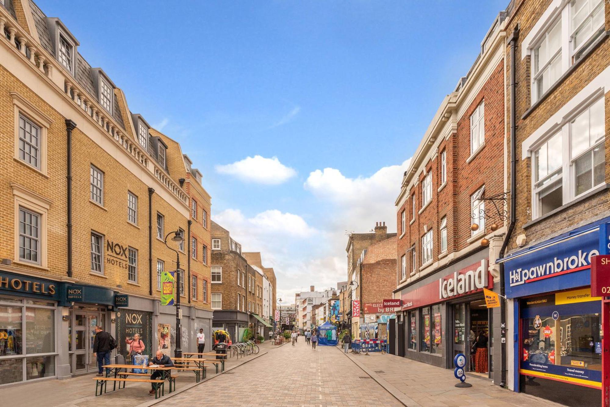 Waterloo With Large Private Terrace - View Of The Eye - 1 Bedroom 1 Bath Apartamento