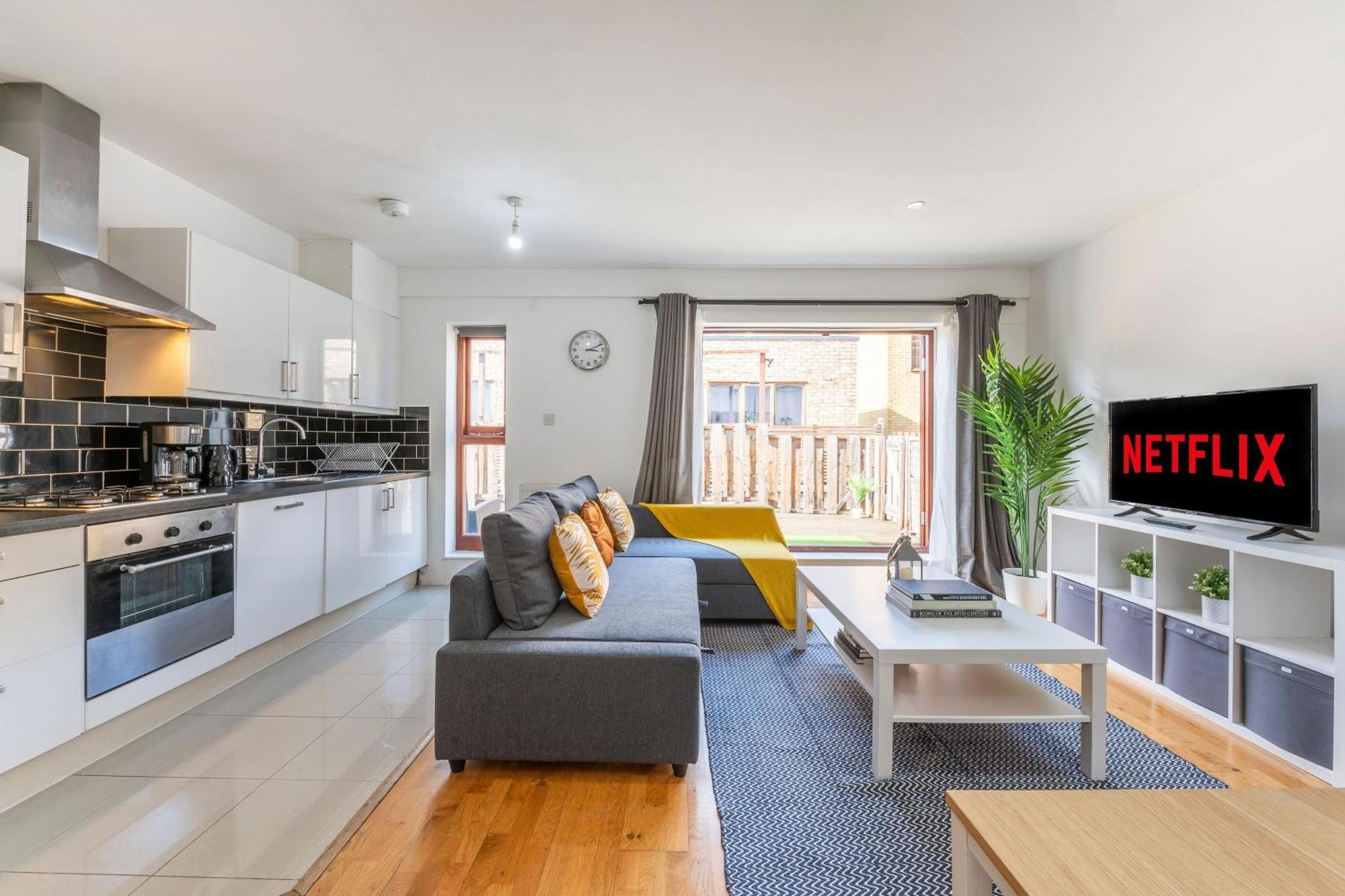 Waterloo With Large Private Terrace - View Of The Eye - 1 Bedroom 1 Bath Apartamento
