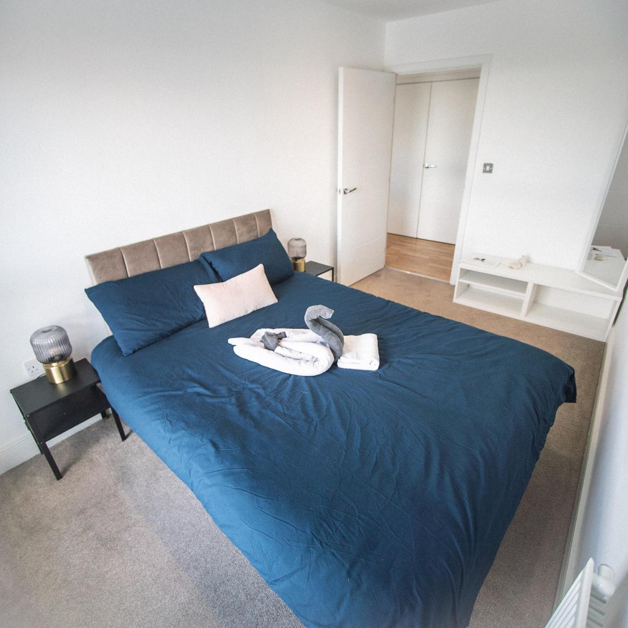 Stunning Riverside View Apartment, Near Canary Wharf & O2