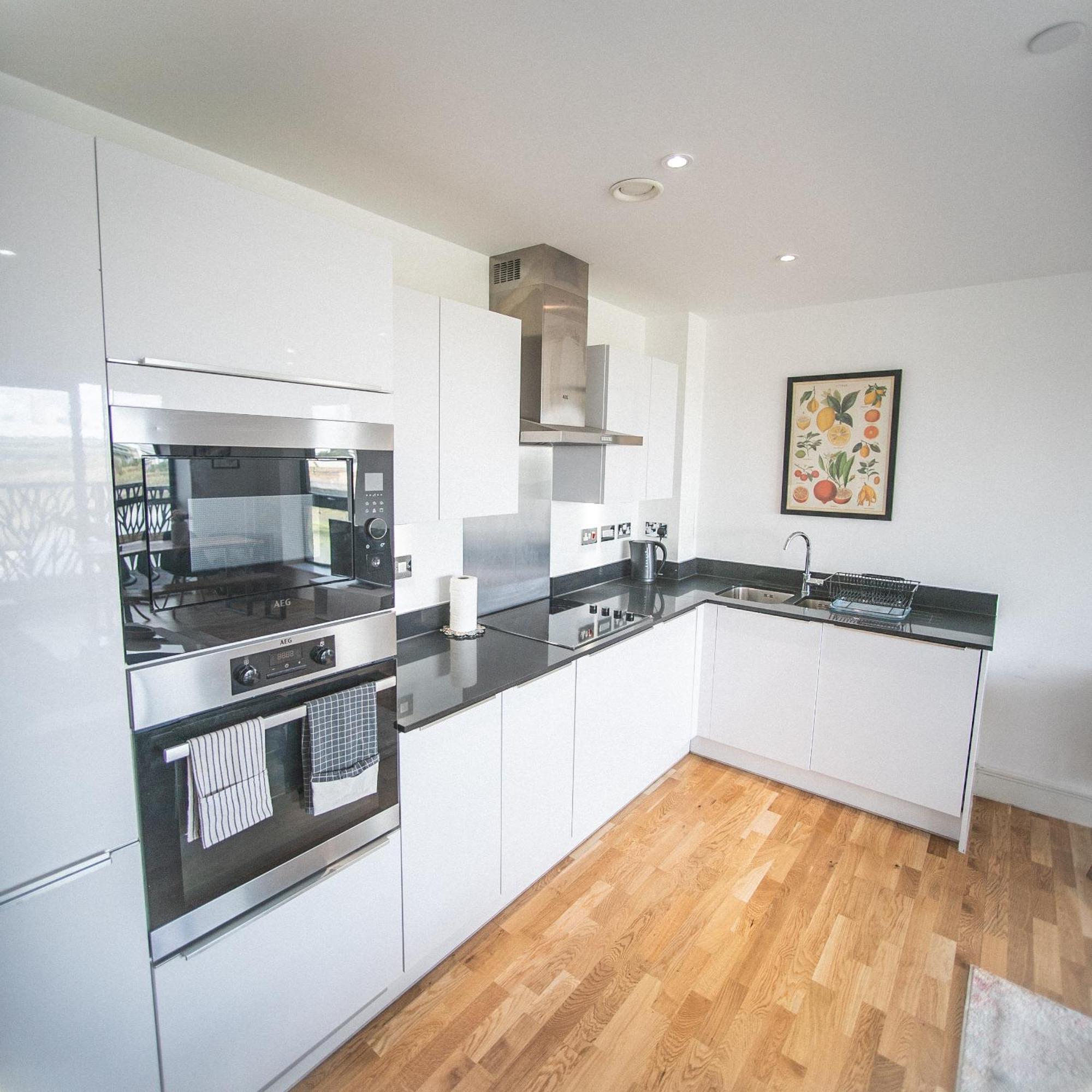 Apartment Stunning Riverside View Apartment, Near Canary Wharf & O2 London