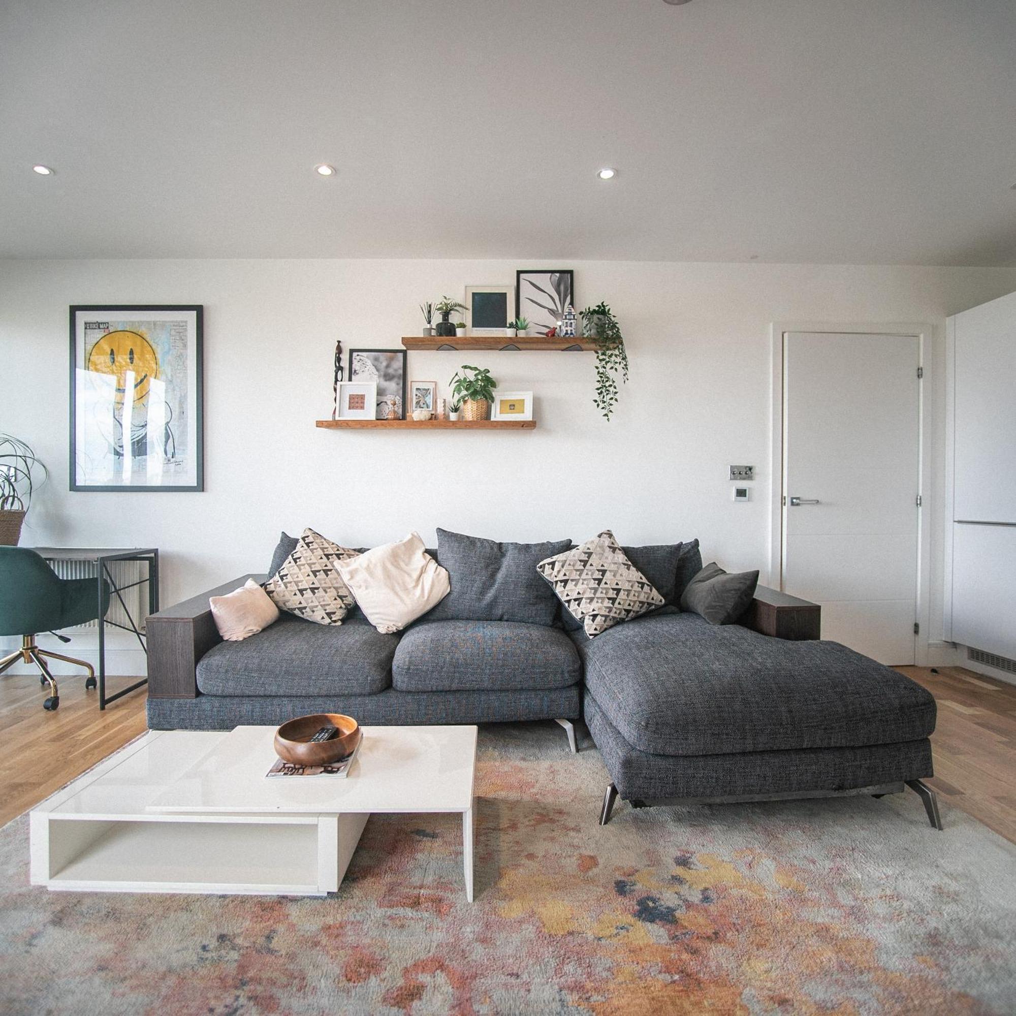 Stunning Riverside View Apartment, Near Canary Wharf & O2 Apartment *