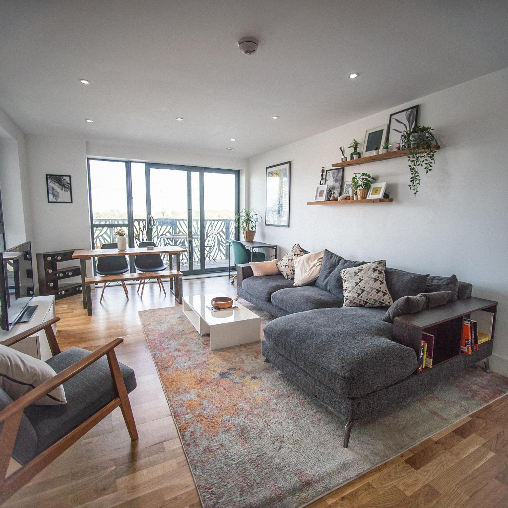 Apartment Stunning Riverside View Apartment, Near Canary Wharf & O2