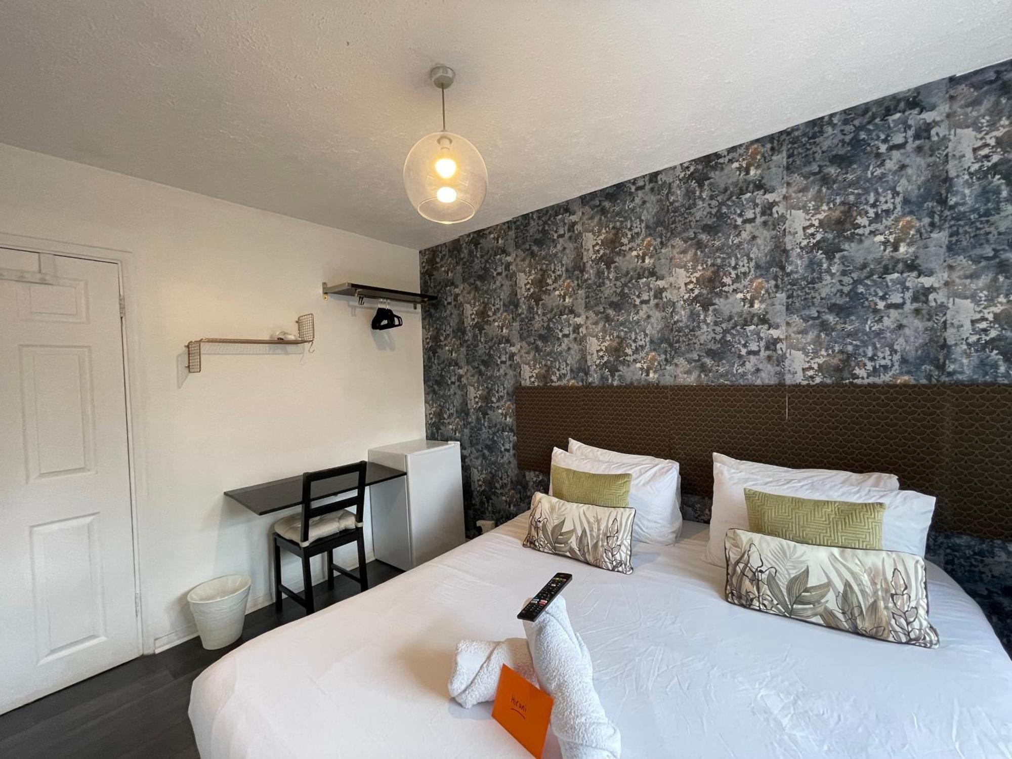 R1 Superking Sized Bed & 65