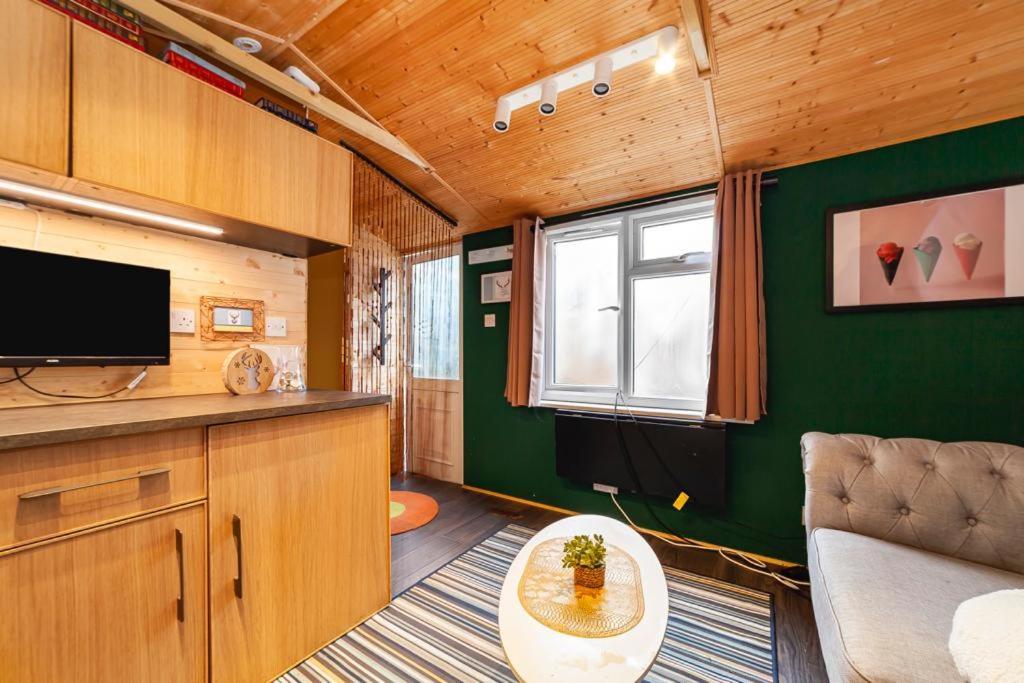 Feriehus 2bed Garden House W/hot Tub, Sauna & Cinema London