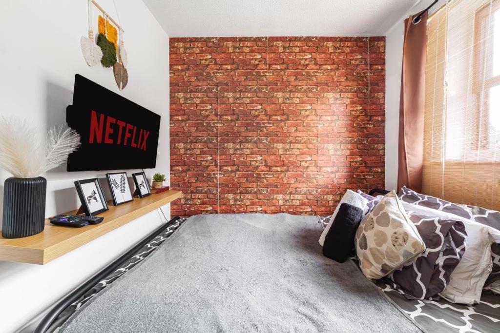 2bed Garden House W/hot Tub, Sauna & Cinema Feriehus