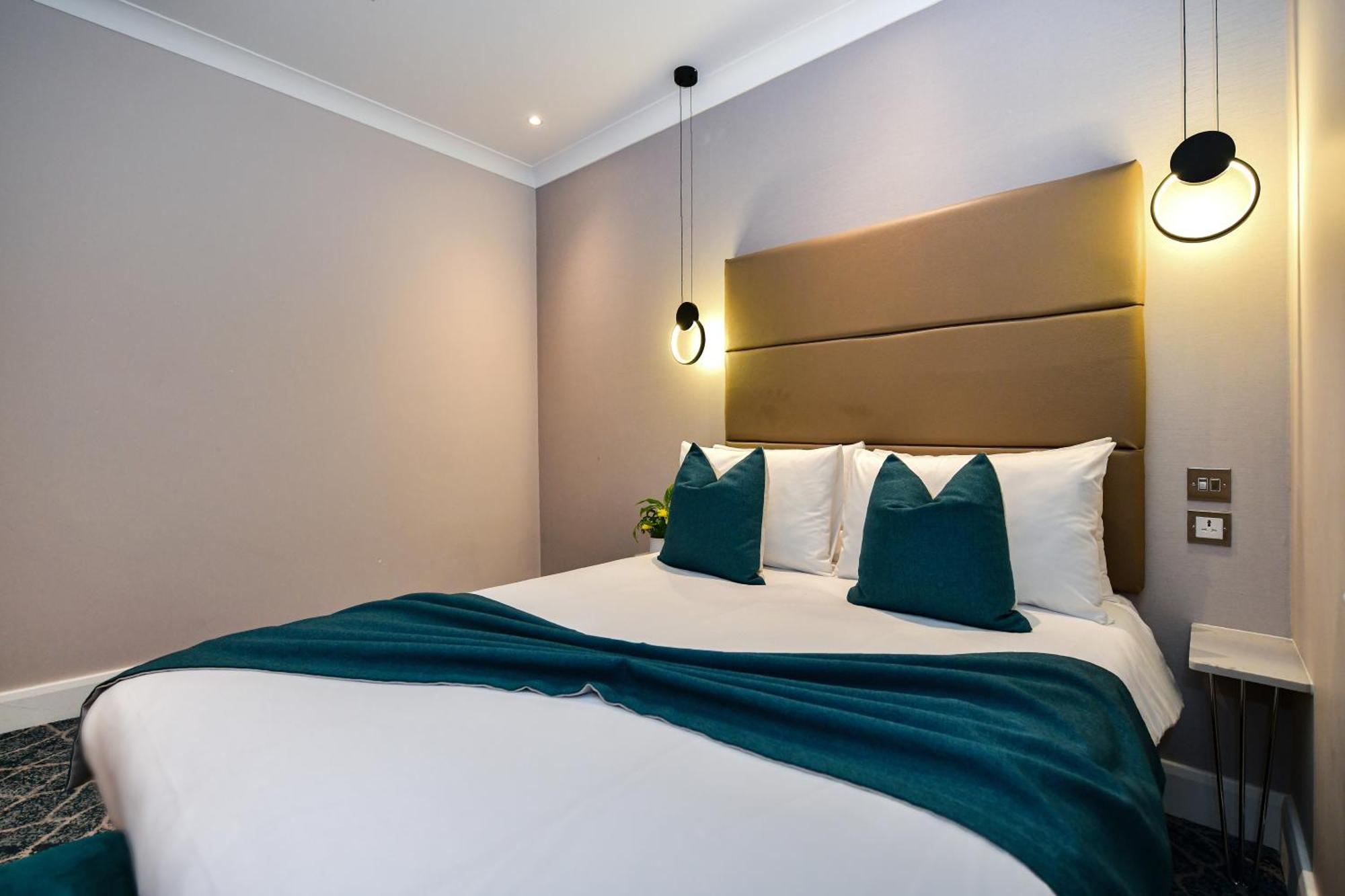 Queens Park Premier Hyde Park Hotel 4*