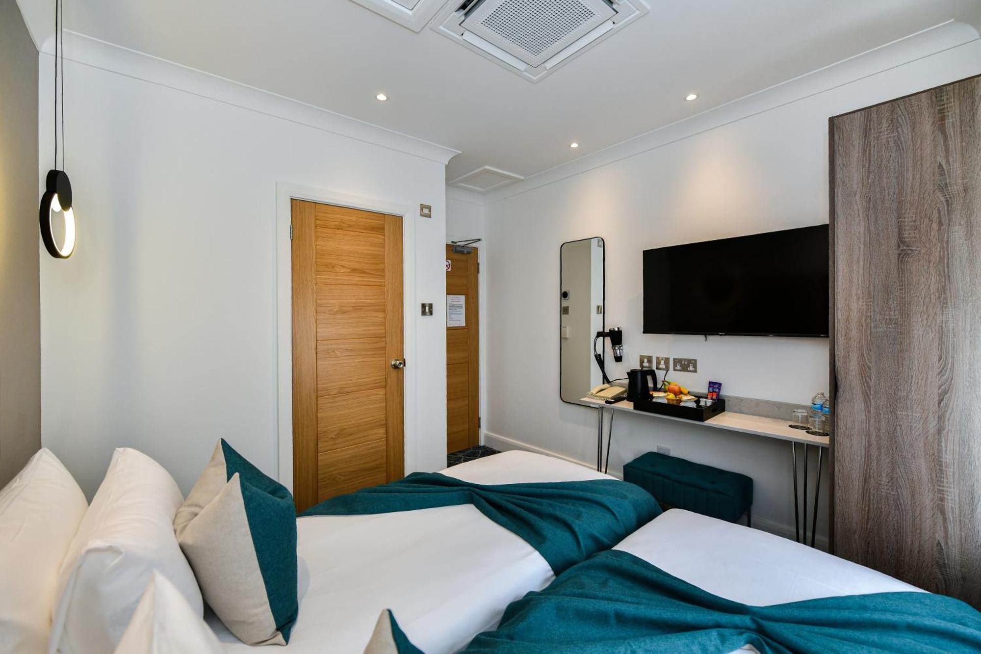 Hotel Queens Park Premier Hyde Park London