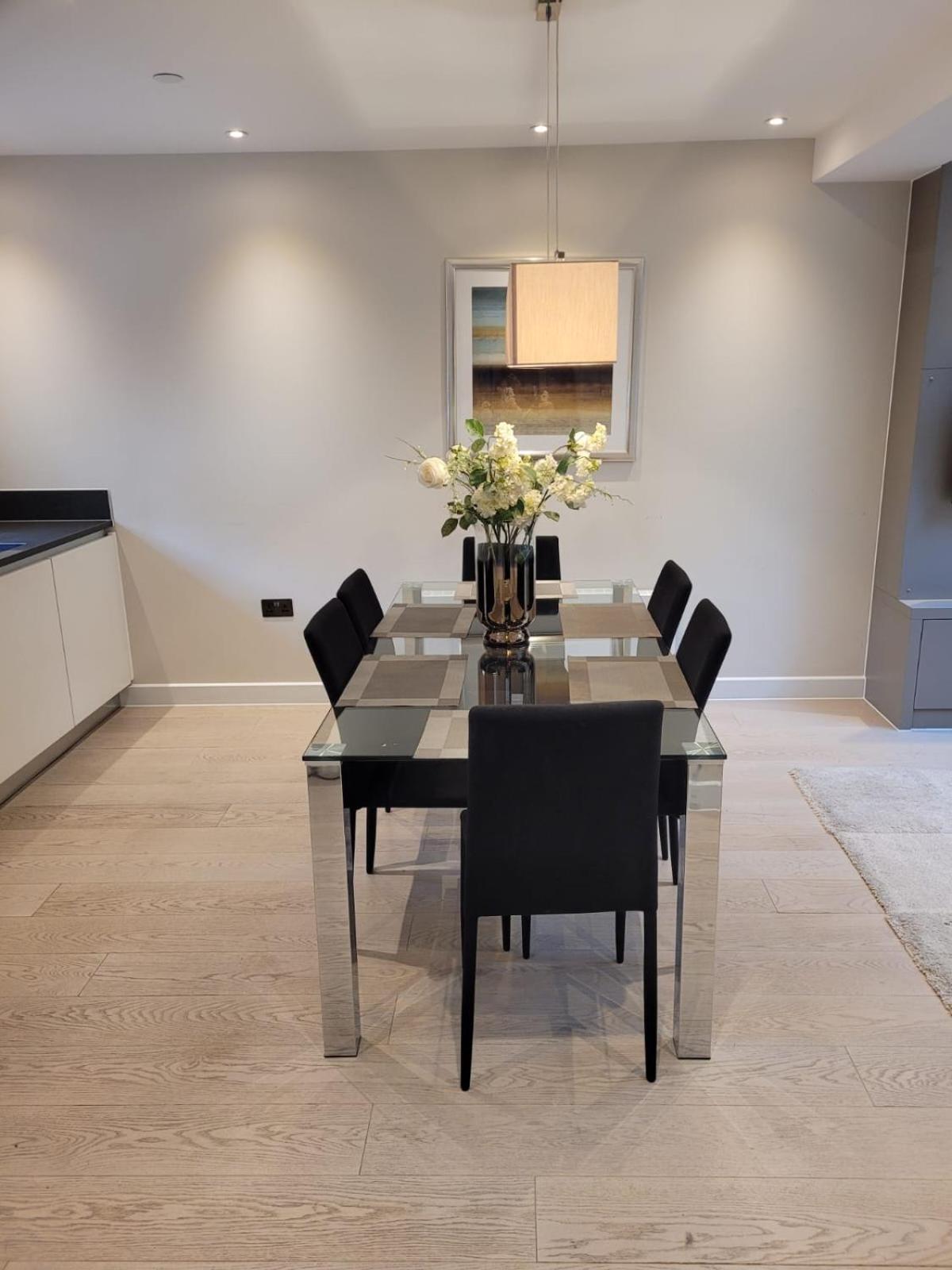 Buckingham Palace Residences By Aeria * London