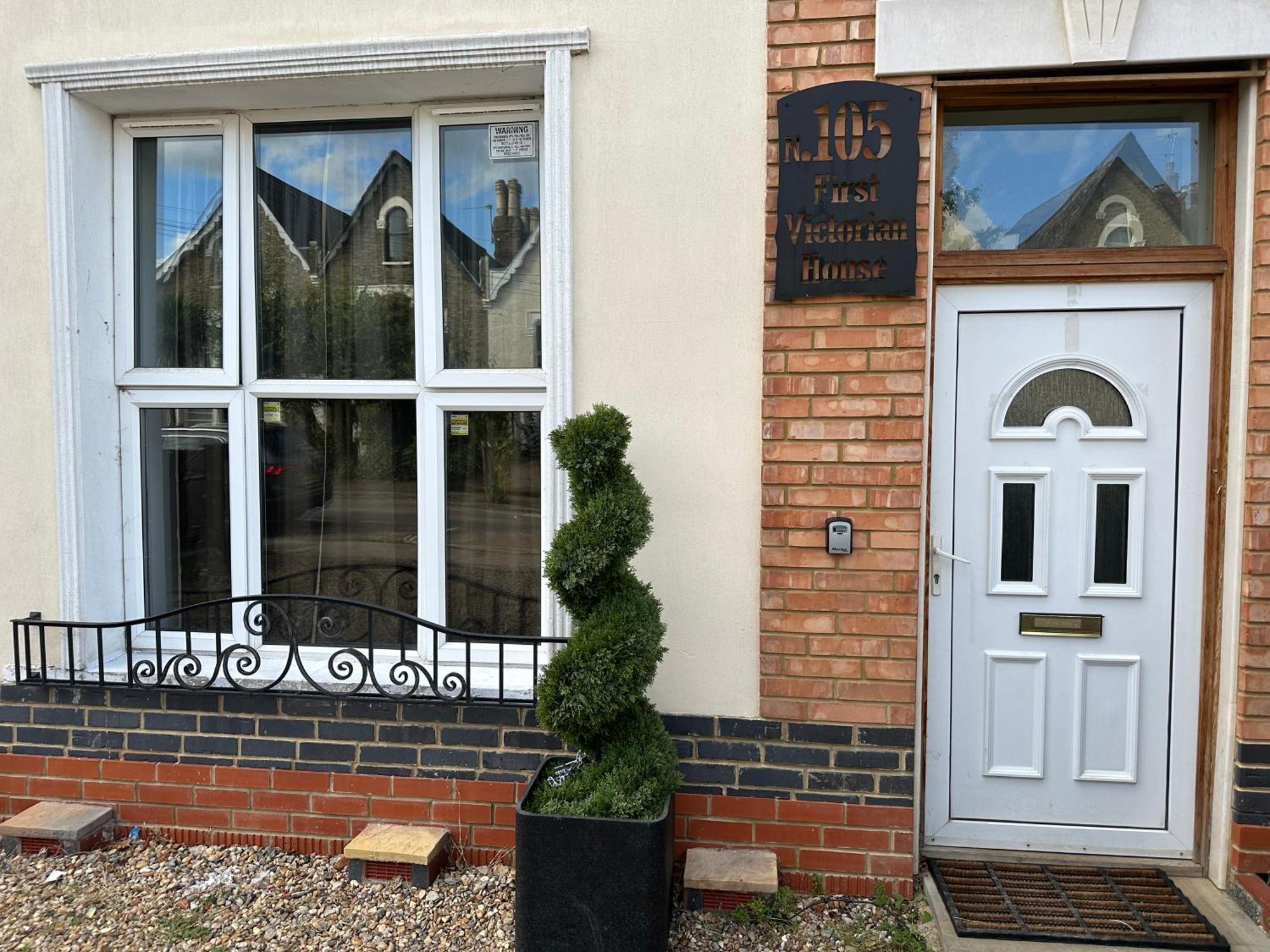 Feriehus North A Spacious 7 Bedroom House Accommodating Up To 18 People Complete With Own Gym And Table Tennis London