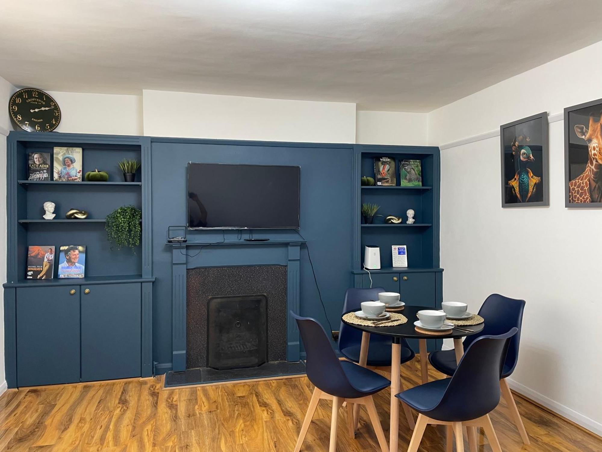 Elegant 2 Bedroom Flat In Chiswick Near Tube Stations Apartment
