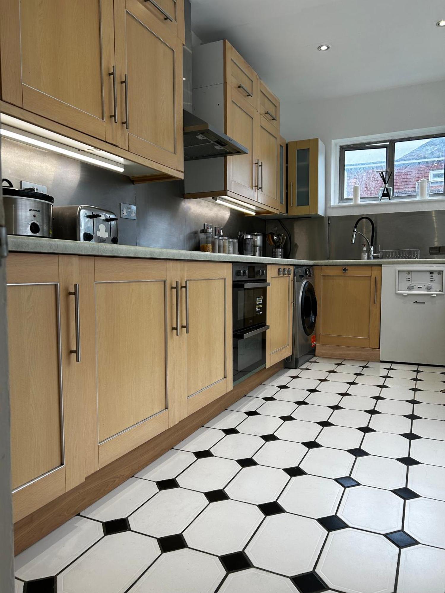 Wandsworth, South Deluxe King 1