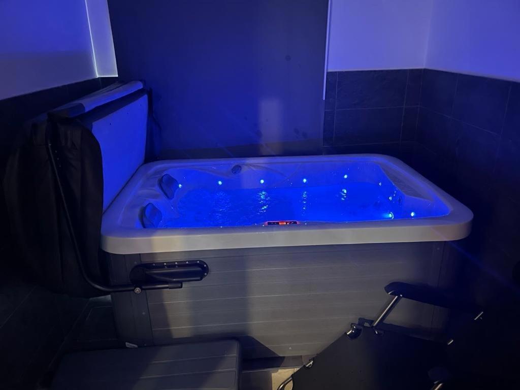 Luxury With Private Jacuzzi Hot Tub & Sauna * London