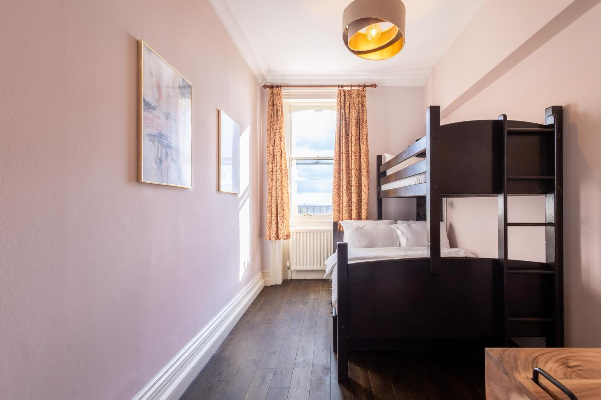 Palmers Swiss Hostel *