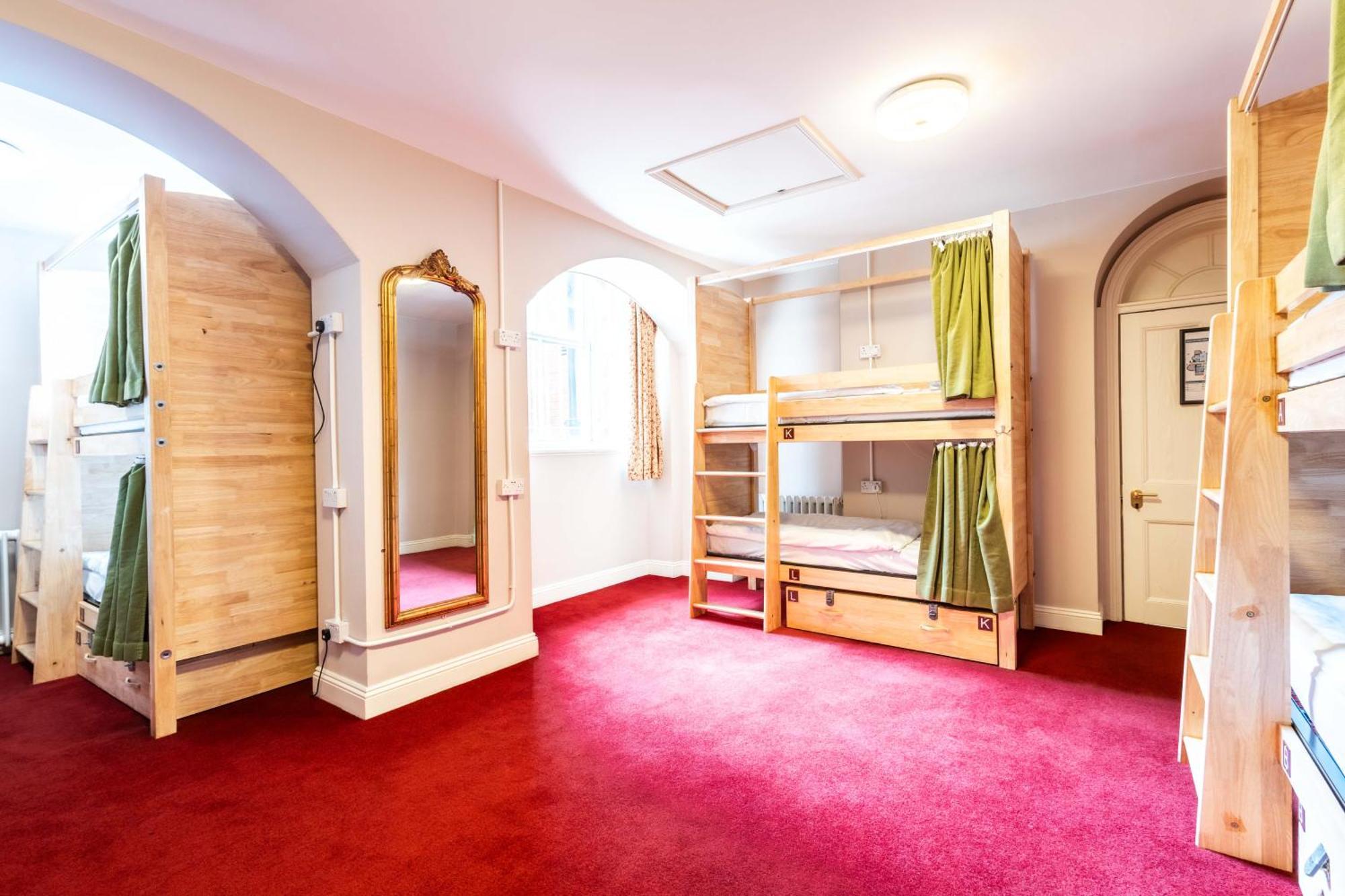 Palmers Swiss Hostel *