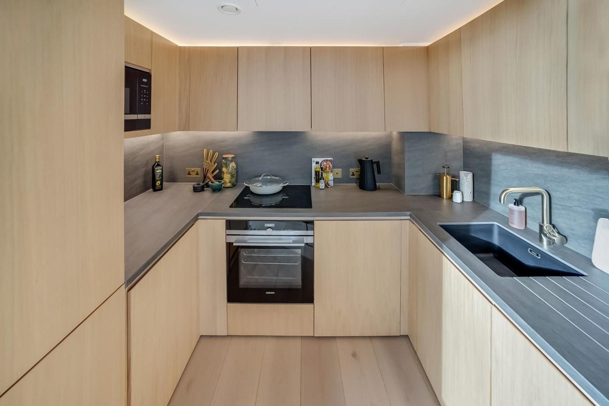 Modern At Enclave Located In Central Appartement Londen