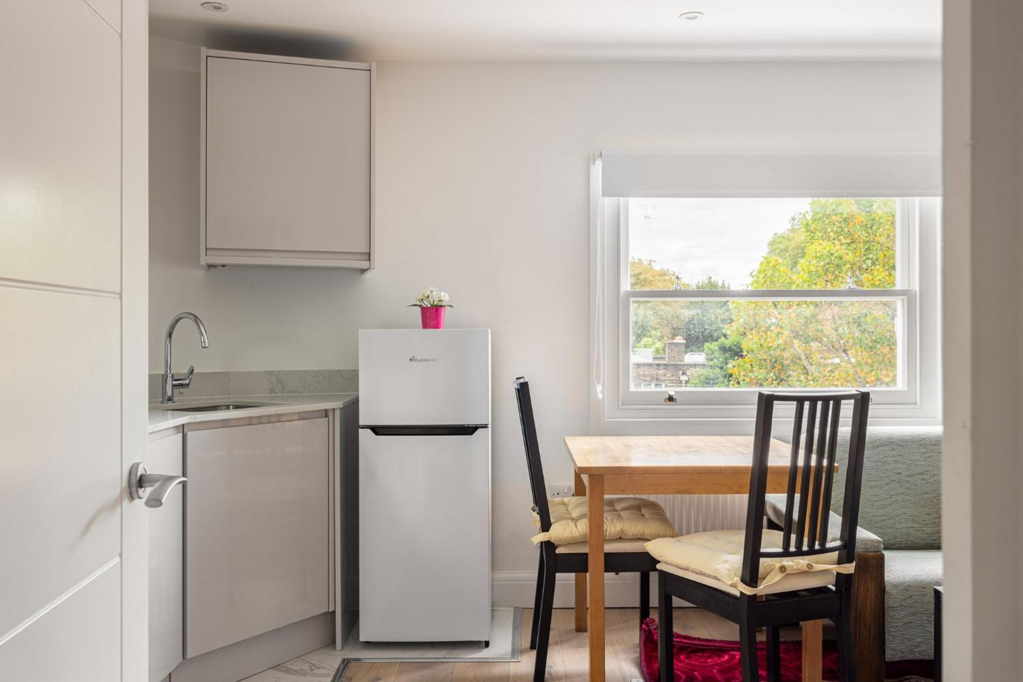 Kensington High Street Apartment *