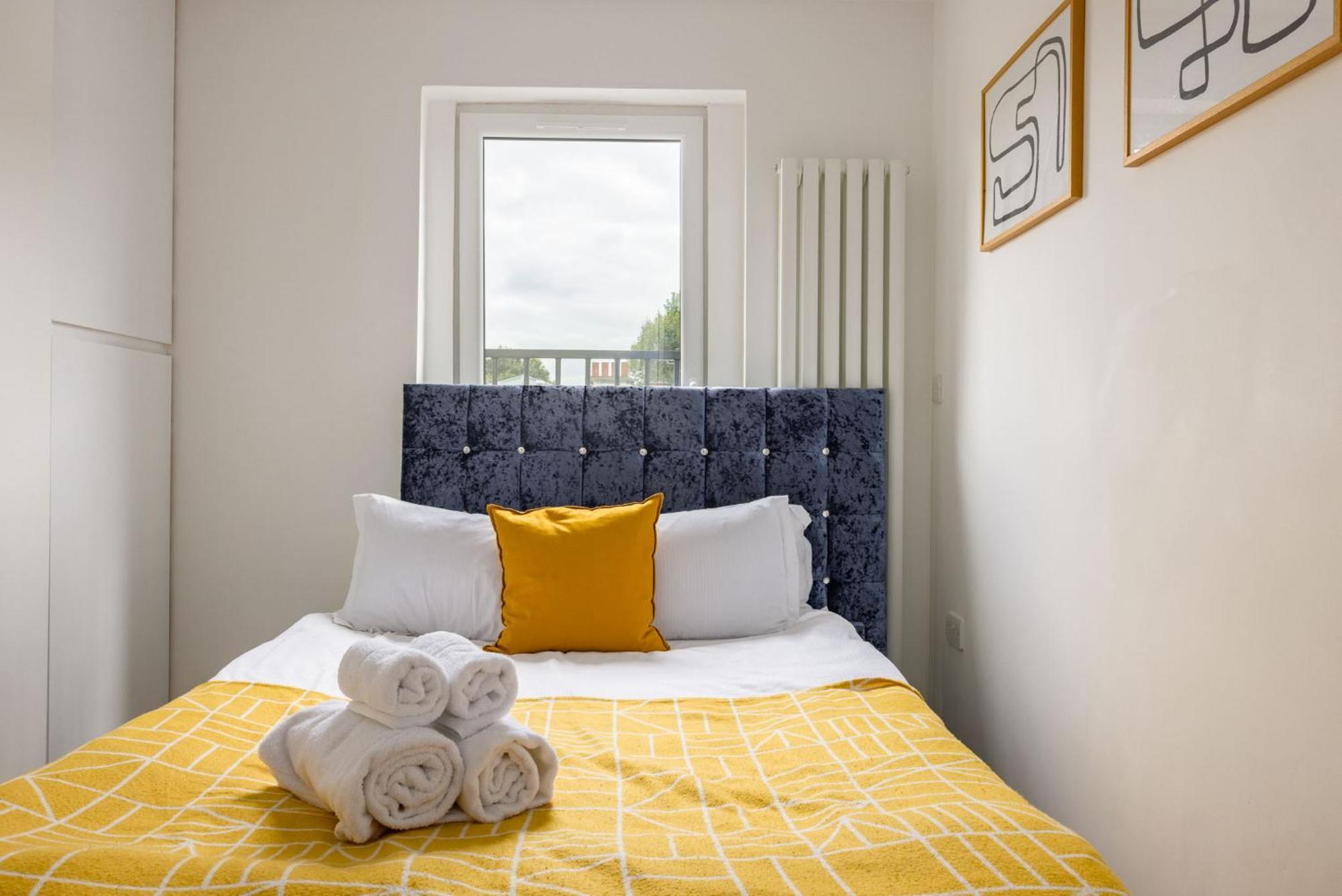 Apartment Kensington High Street London