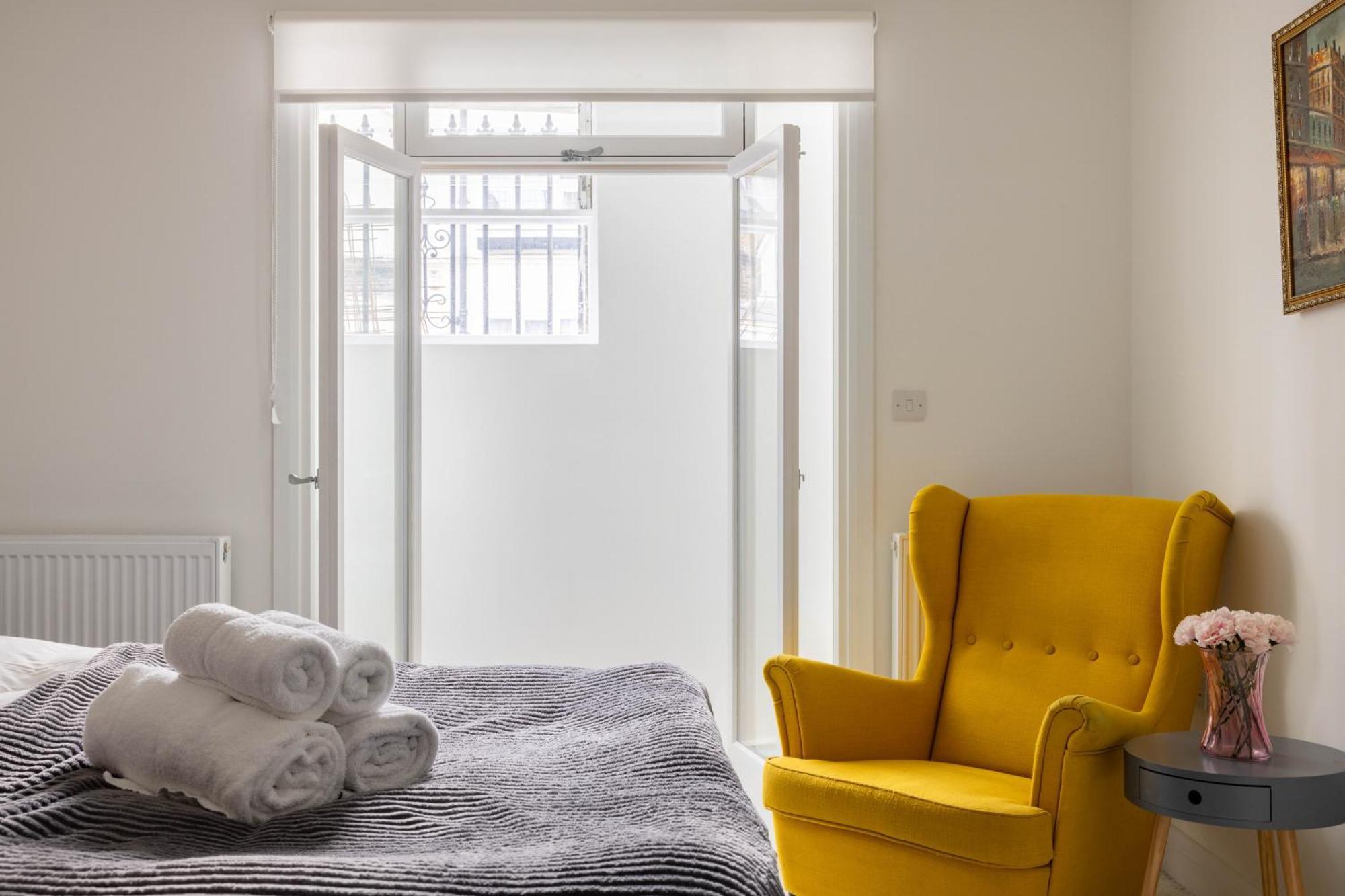 Kensington High Street Apartment *