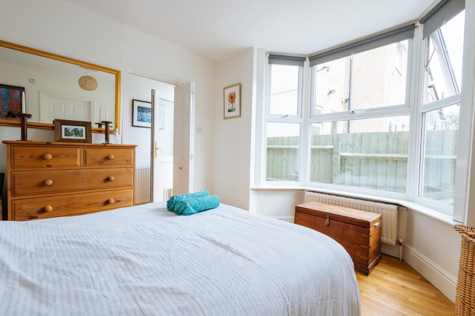 Unique Private W/ Easy Access To Appartement