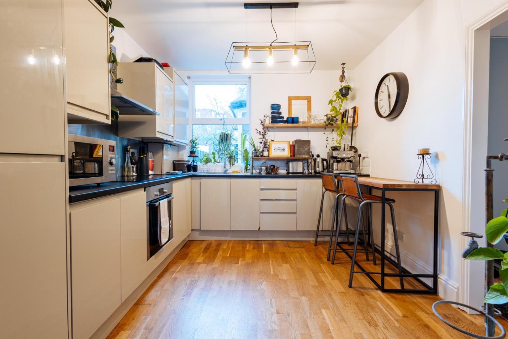 Unique Private W/ Easy Access To Londen