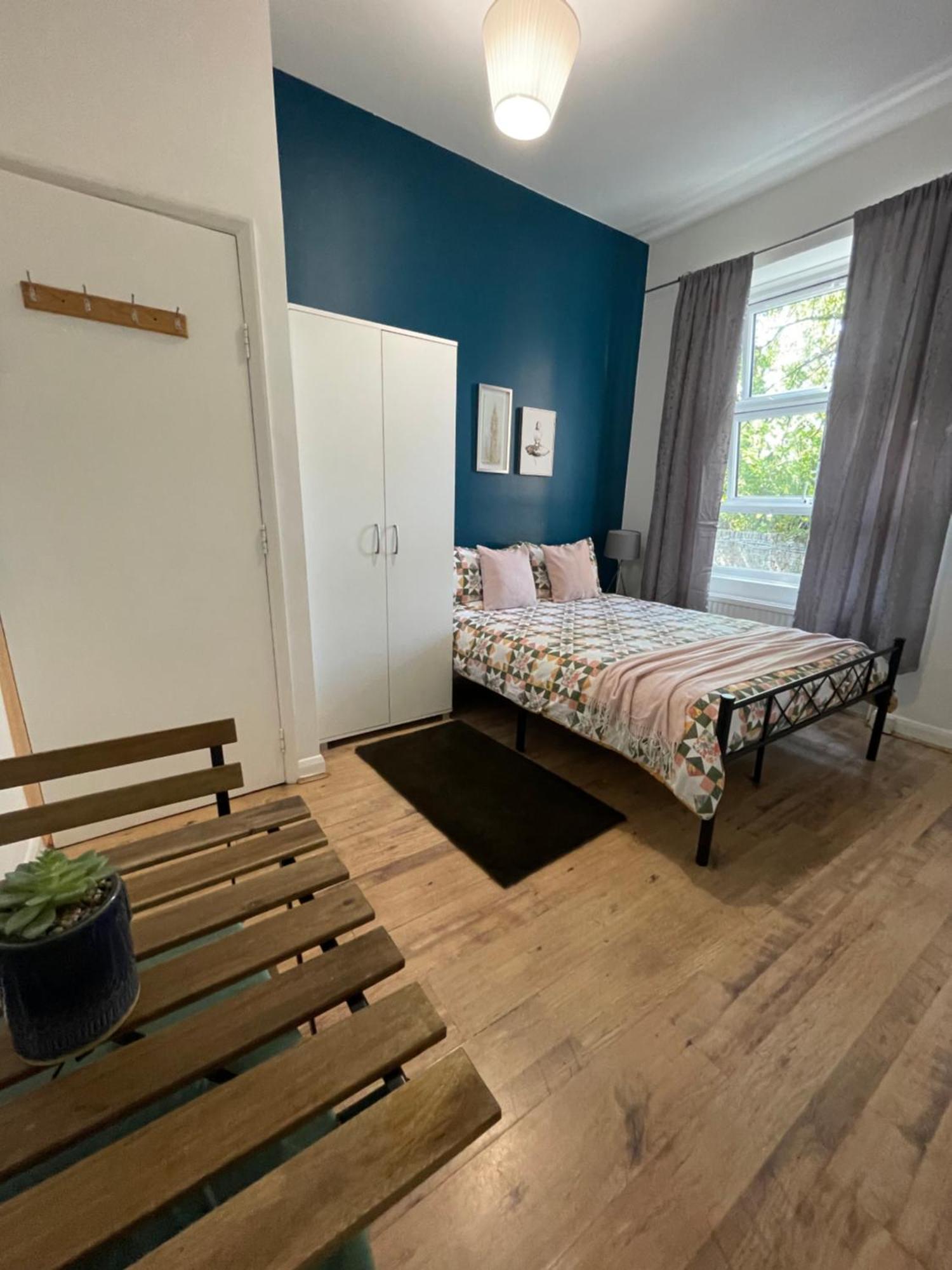 Contemporary Private Near Central * London